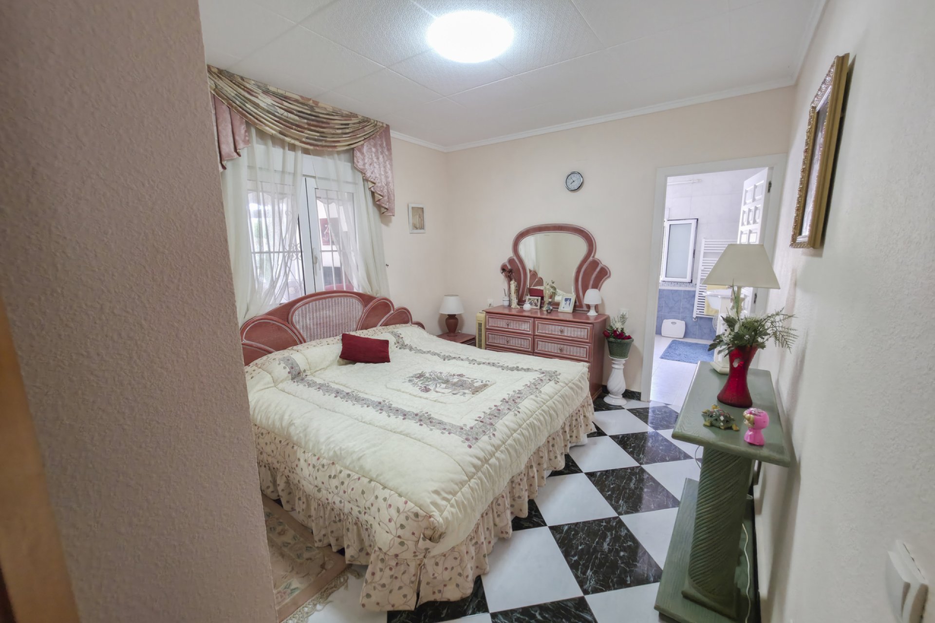 Wiederverkauf - Villa -
Torrevieja - Costa Blanca