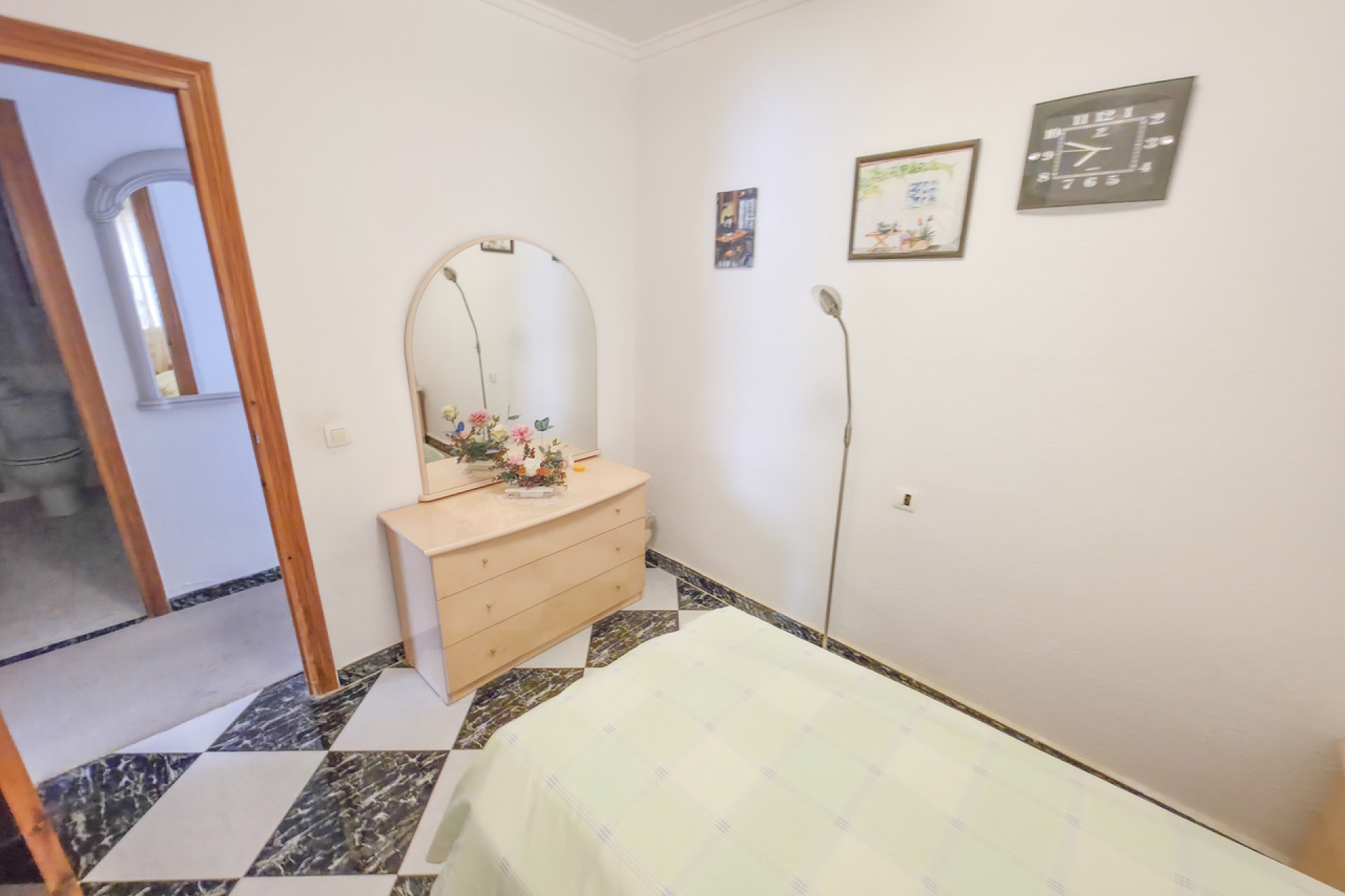 Wiederverkauf - Villa -
Torrevieja - Costa Blanca
