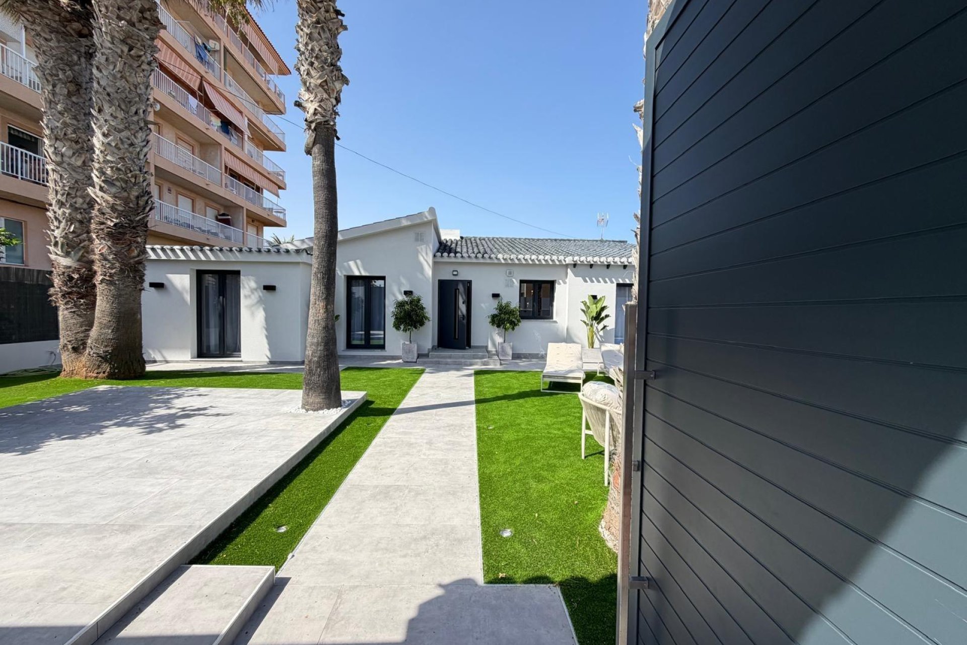 Wiederverkauf - Villa -
Torrevieja - Punta Prima