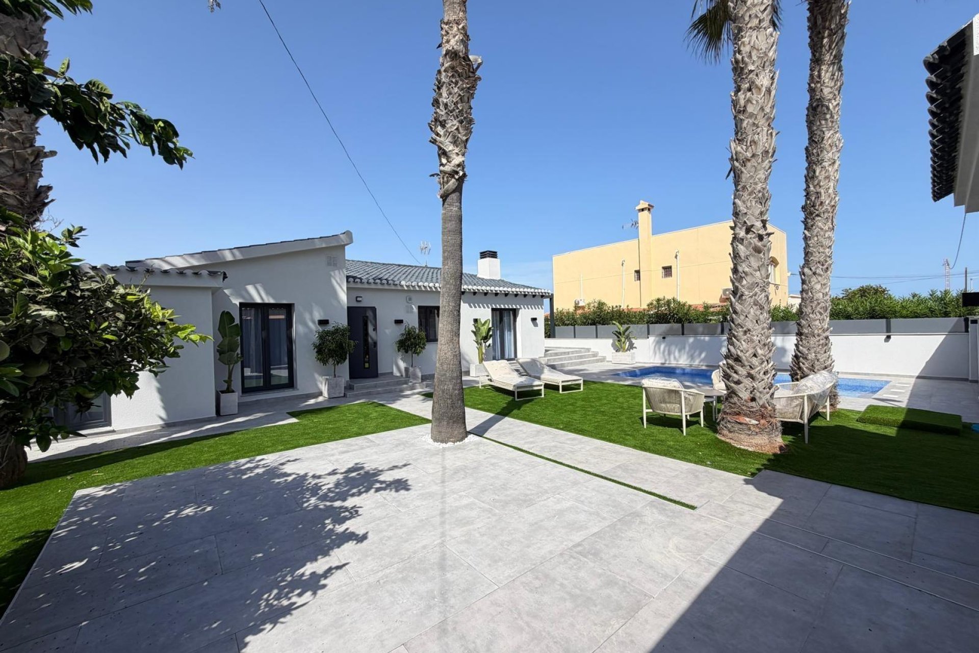Wiederverkauf - Villa -
Torrevieja - Punta Prima