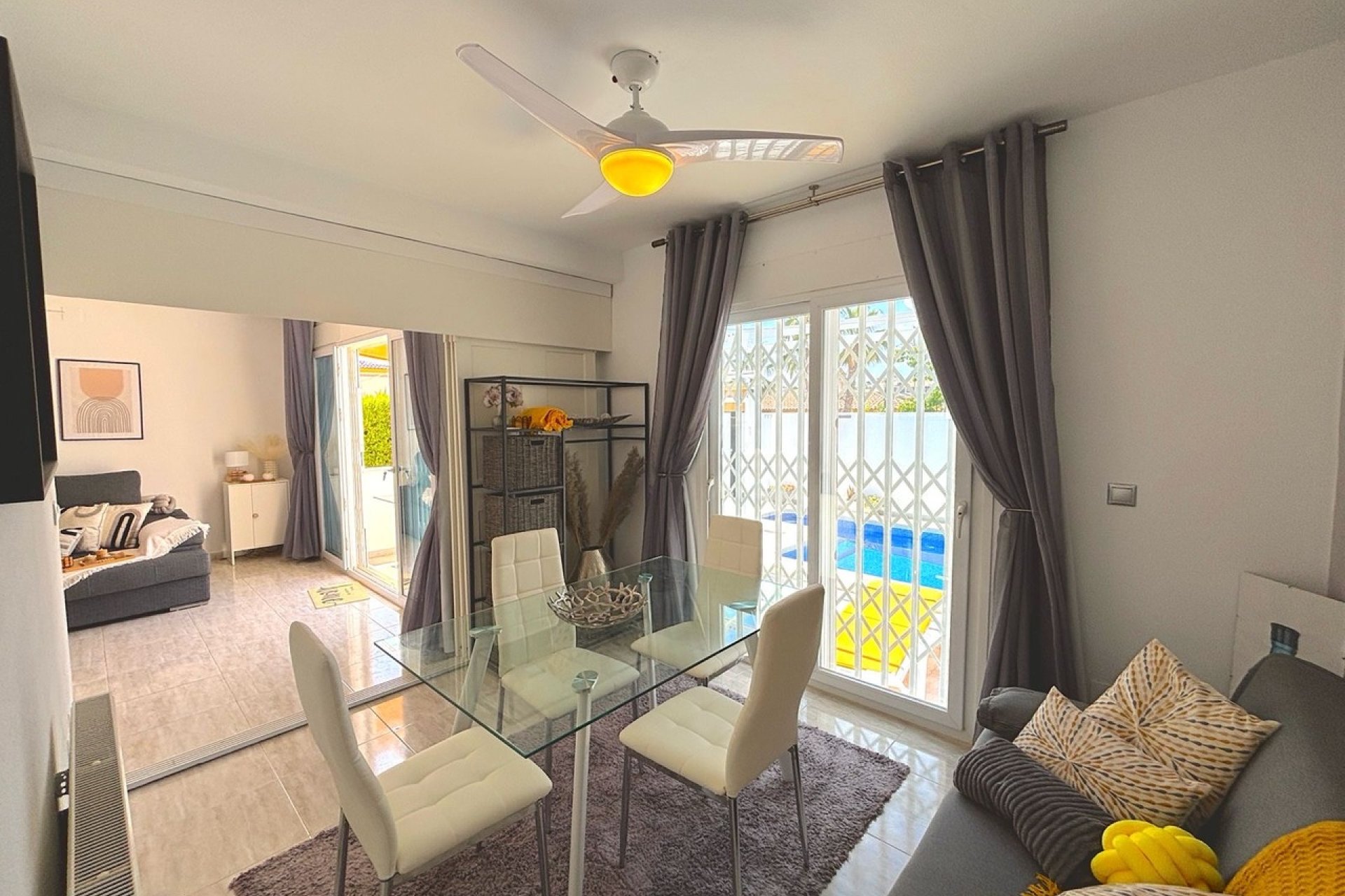 Wiederverkauf - Villa -
Villamartin - Costa Blanca