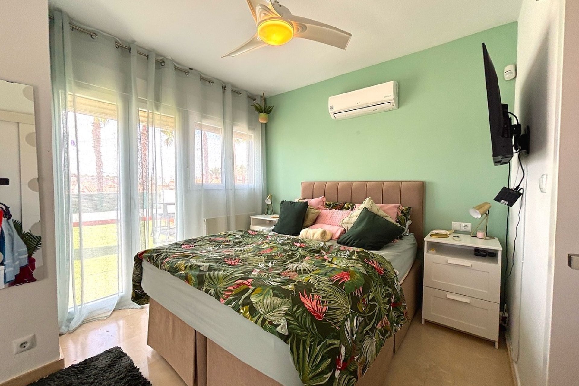 Wiederverkauf - Villa -
Villamartin - Costa Blanca