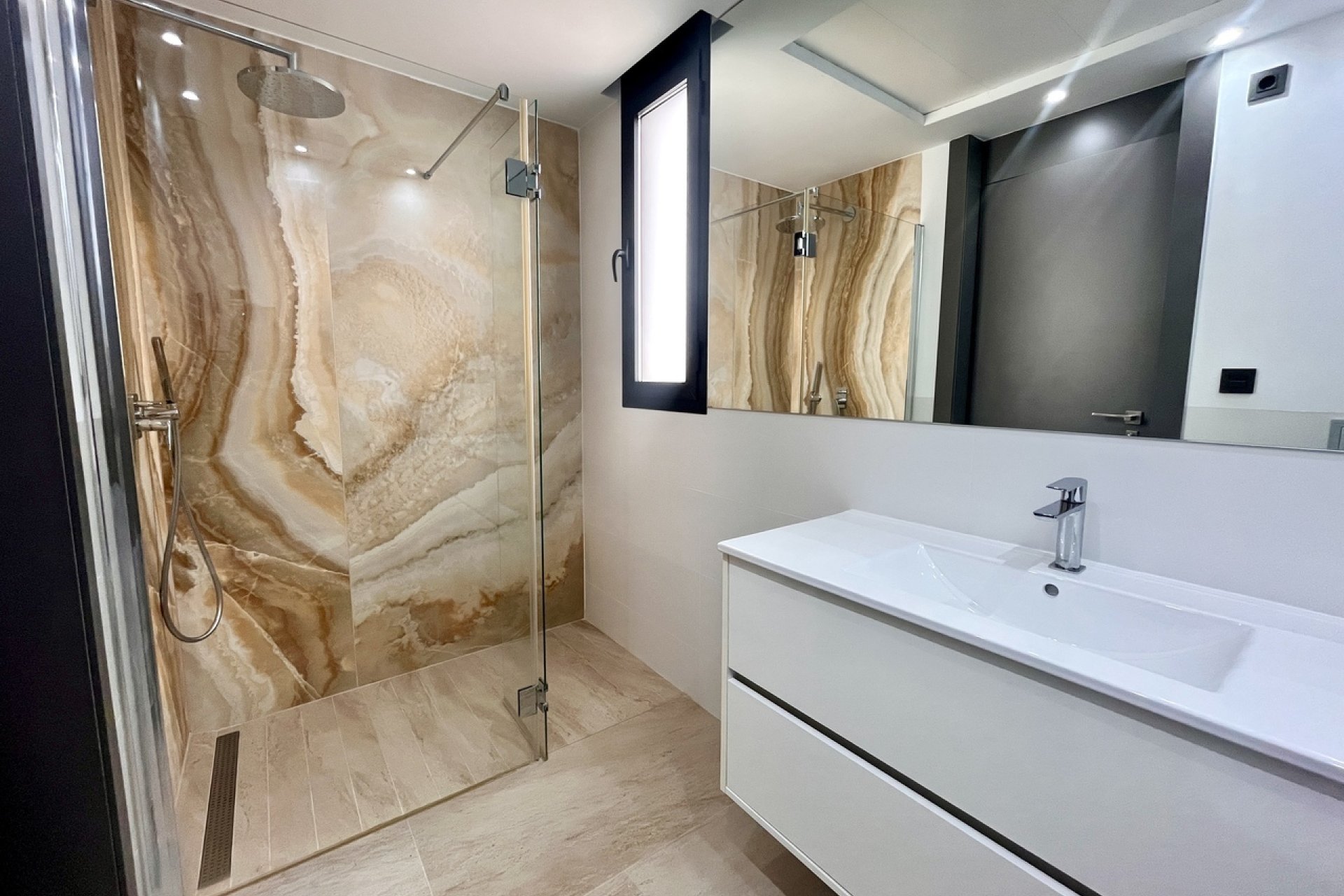 Wiederverkauf - Villa -
Villamartin - Costa Blanca