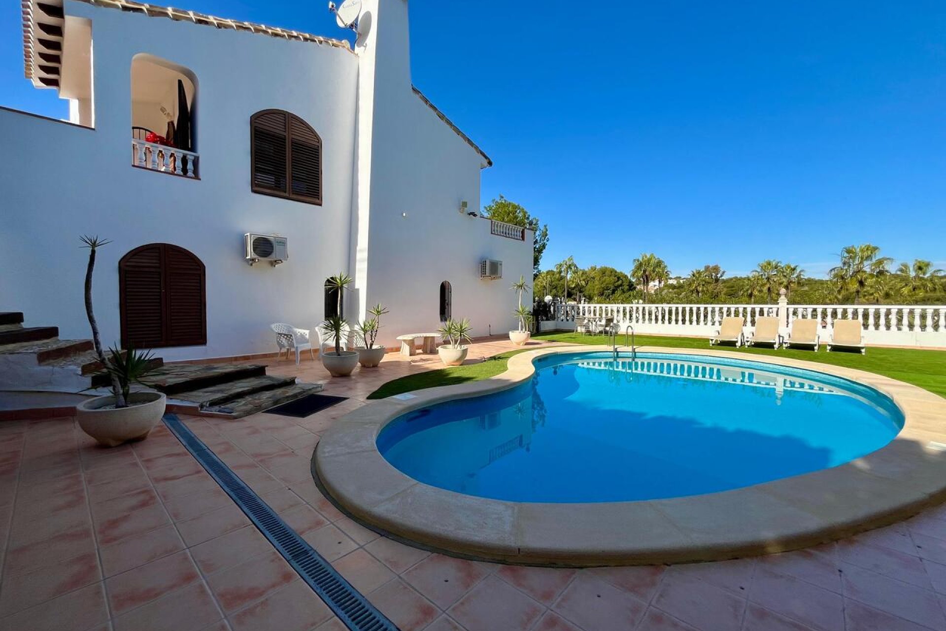 Wiederverkauf - Villa -
Villamartin - Costa Blanca