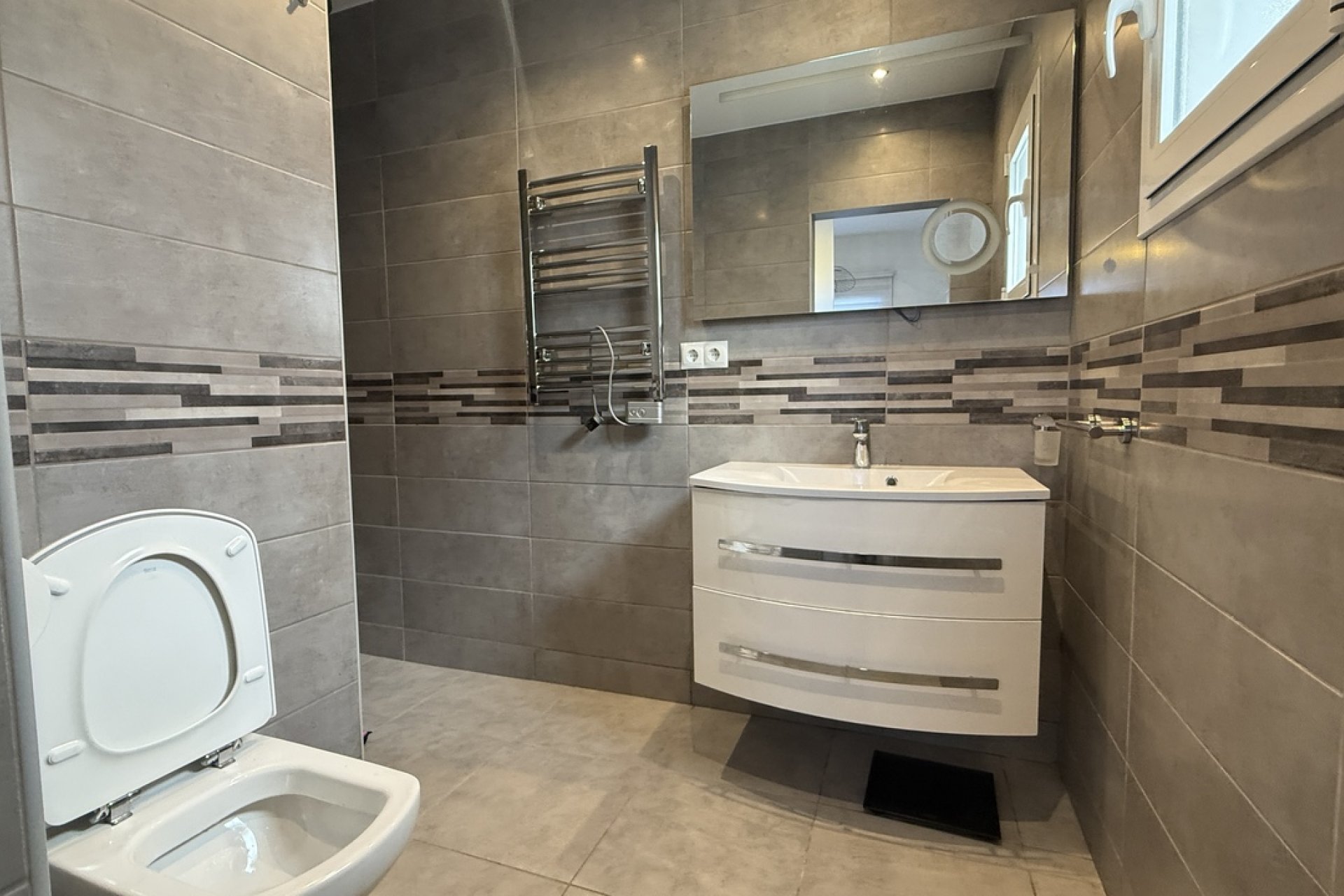 Wiederverkauf - Villa -
Villamartin - Costa Blanca