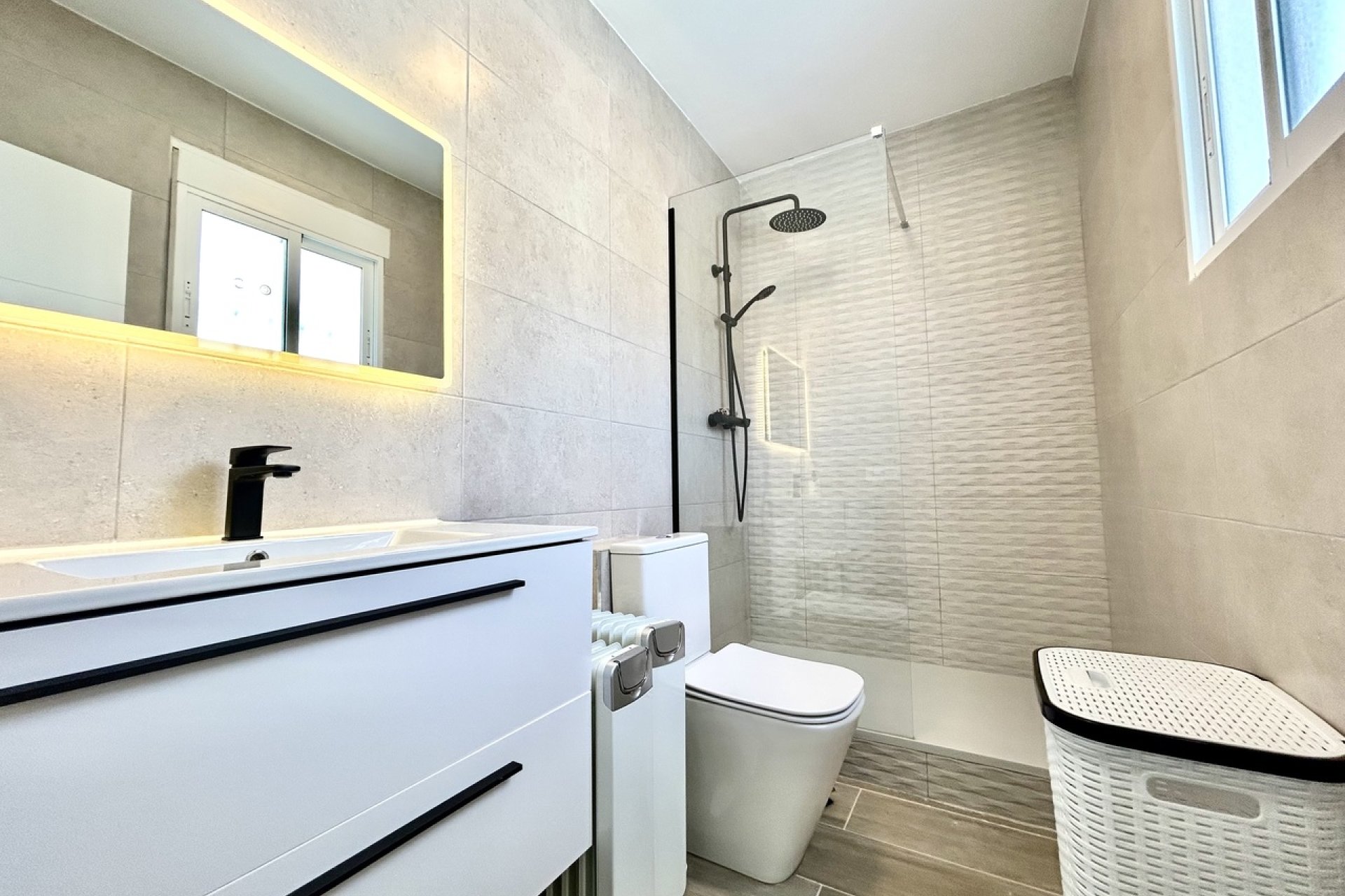 Wiederverkauf - Villa -
Villamartin - Costa Blanca