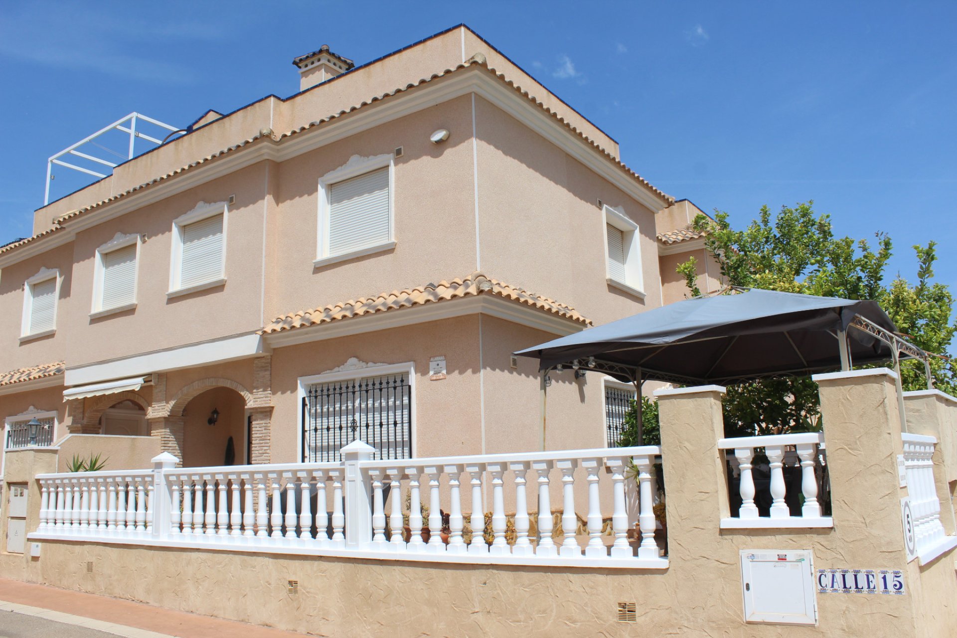 Wiederverkauf - Villa -
Villamartin - Costa Blanca