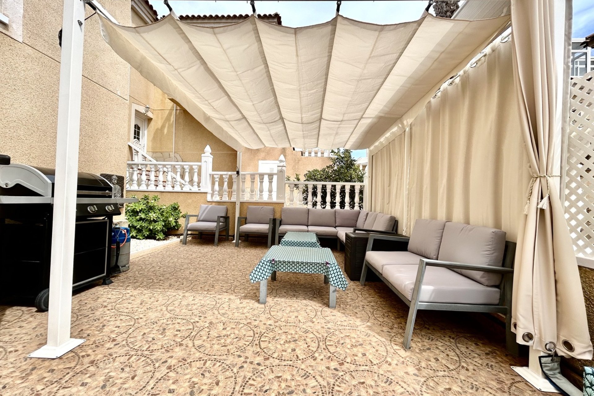 Wiederverkauf - Villa -
Villamartin - Costa Blanca