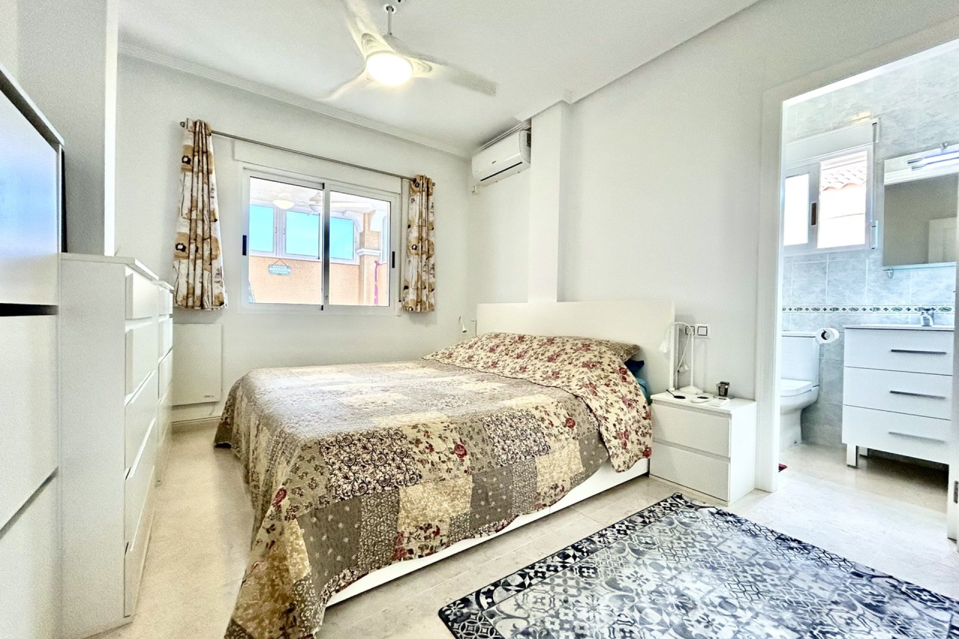 Wiederverkauf - Villa -
Villamartin - Costa Blanca