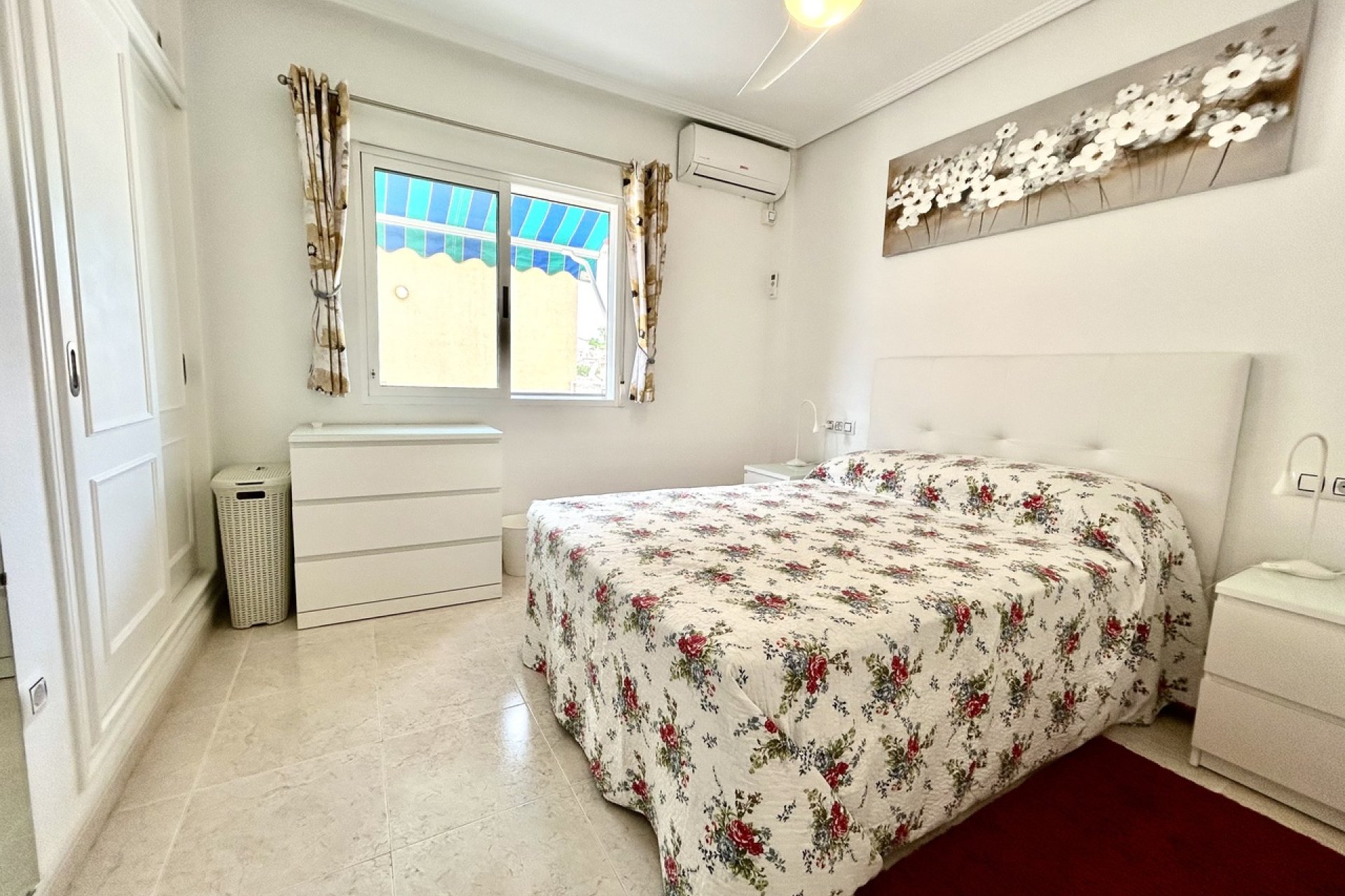 Wiederverkauf - Villa -
Villamartin - Costa Blanca
