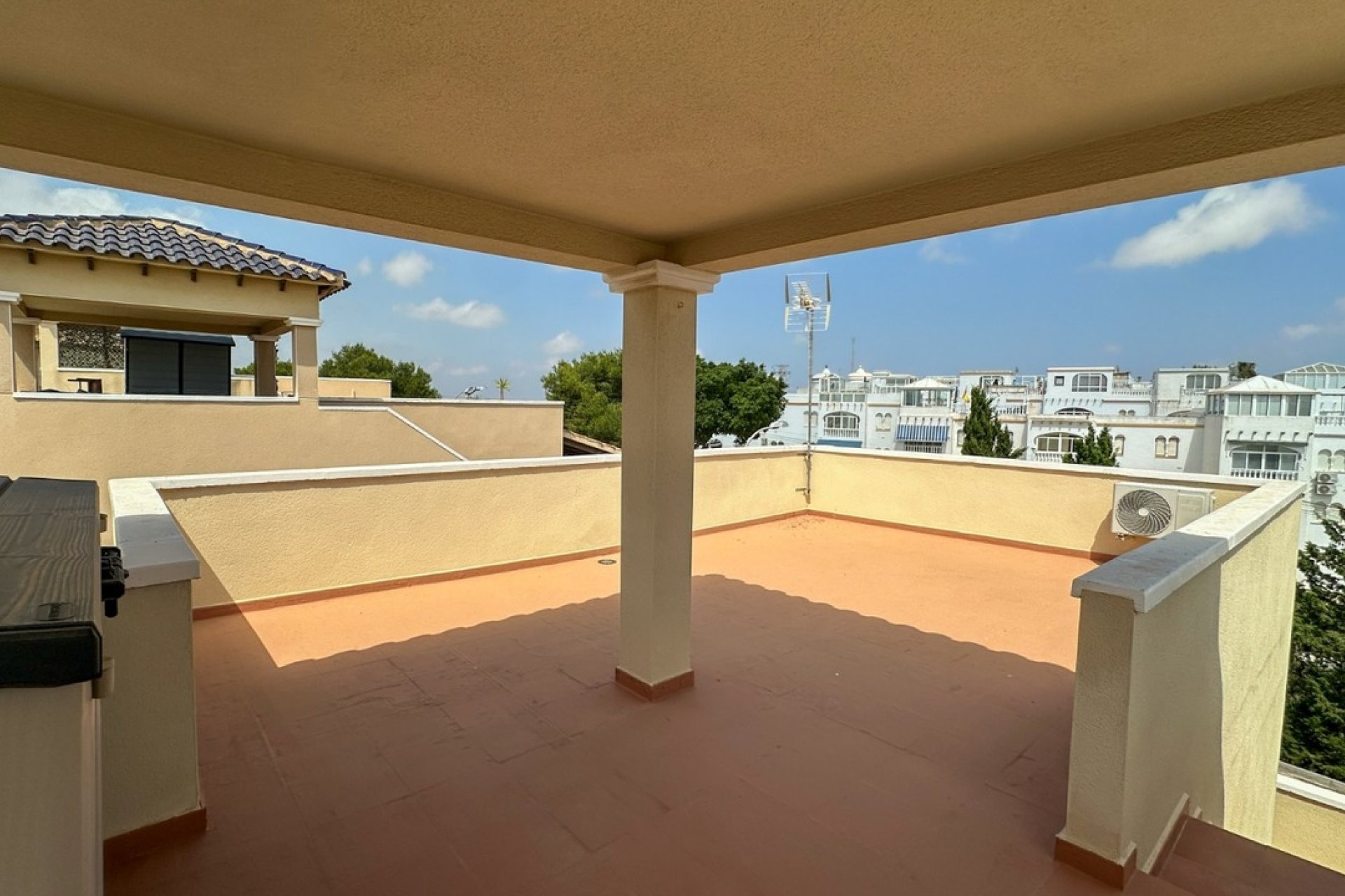 Wiederverkauf - Villa -
Villamartin - Costa Blanca