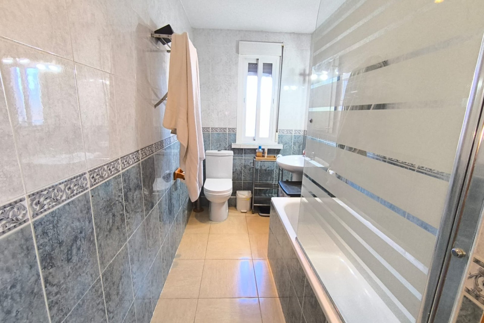 Wiederverkauf - Villa -
Villena - Inland