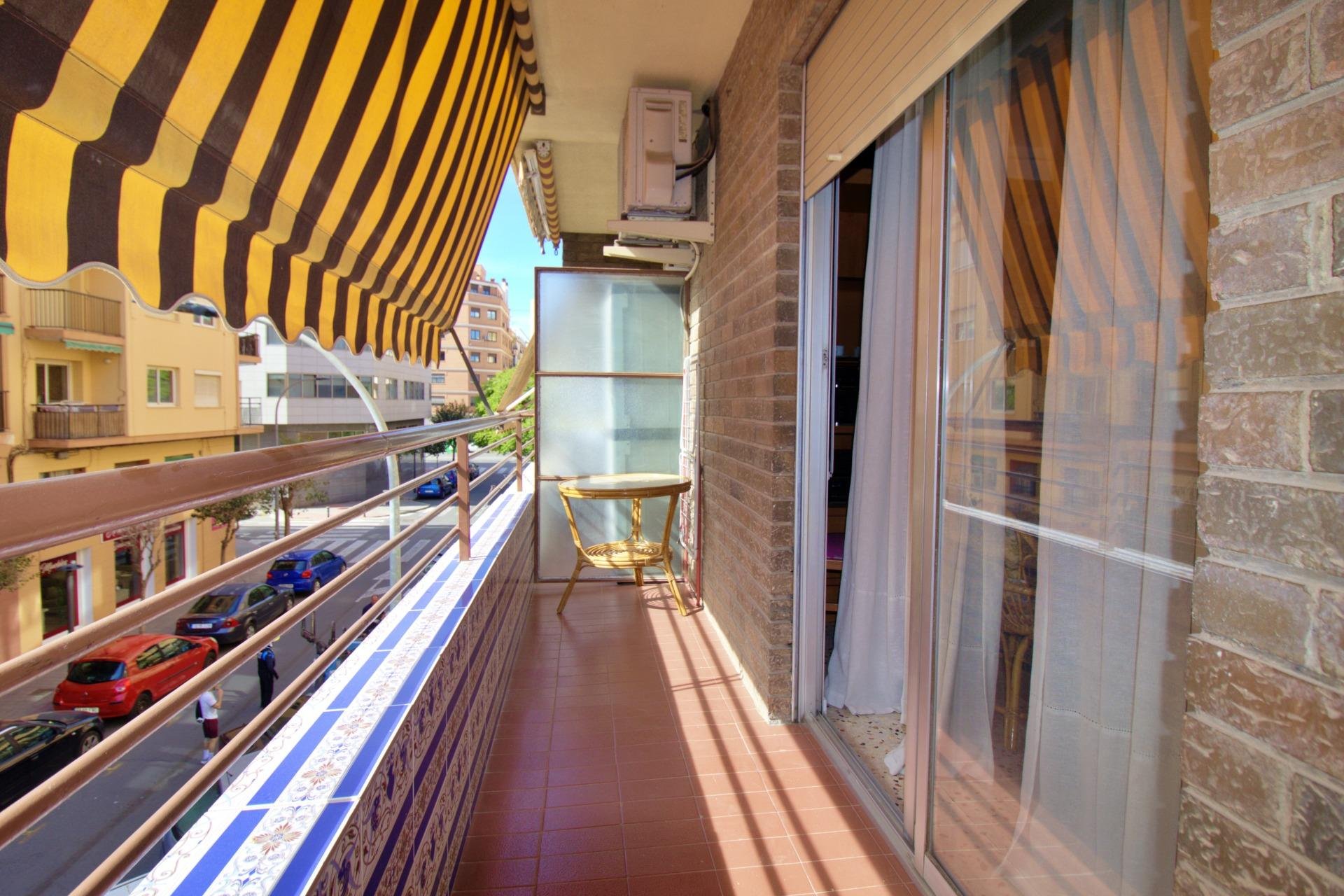 Wiederverkauf - Wohnung -
Alicante - Benalua
