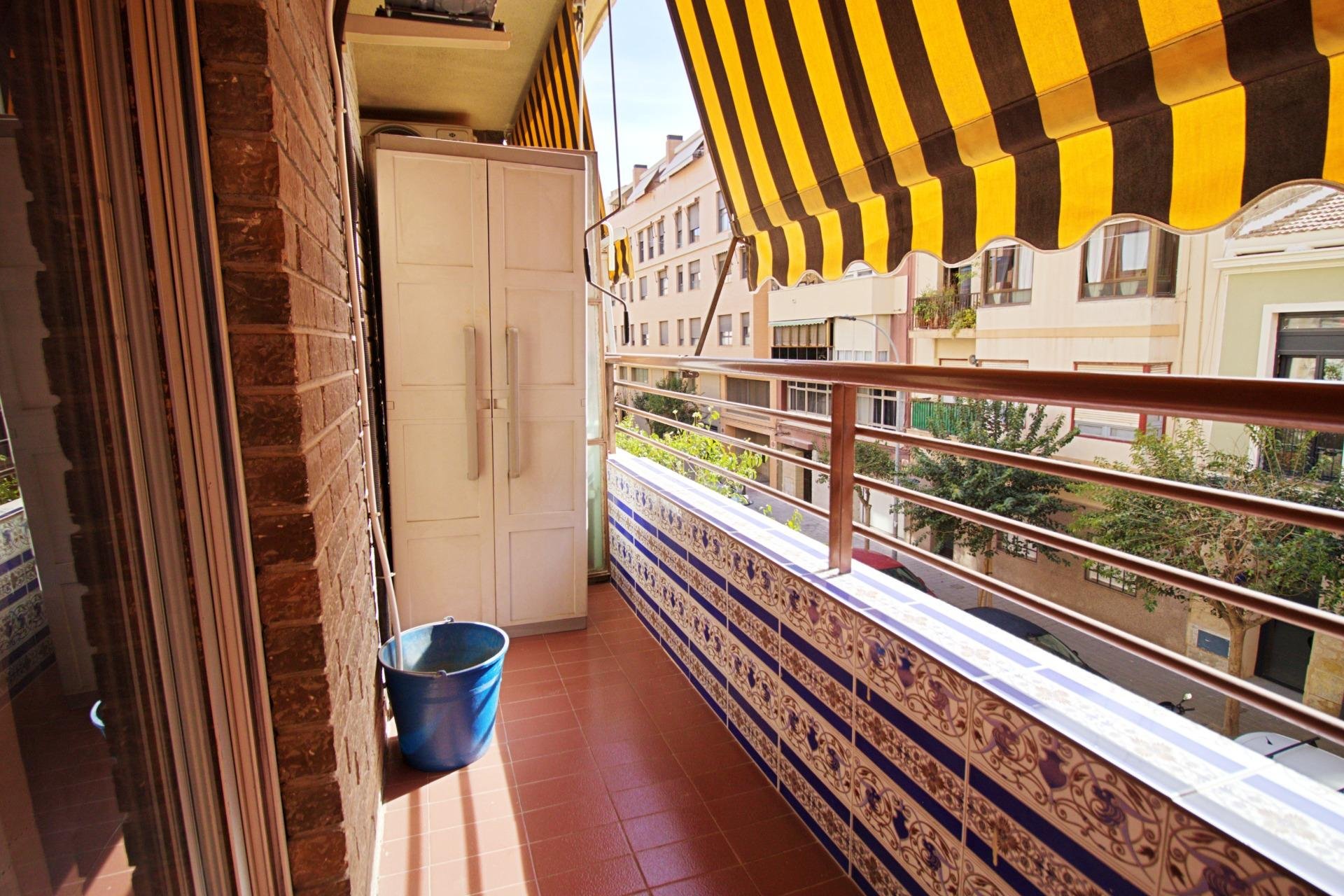 Wiederverkauf - Wohnung -
Alicante - Benalua