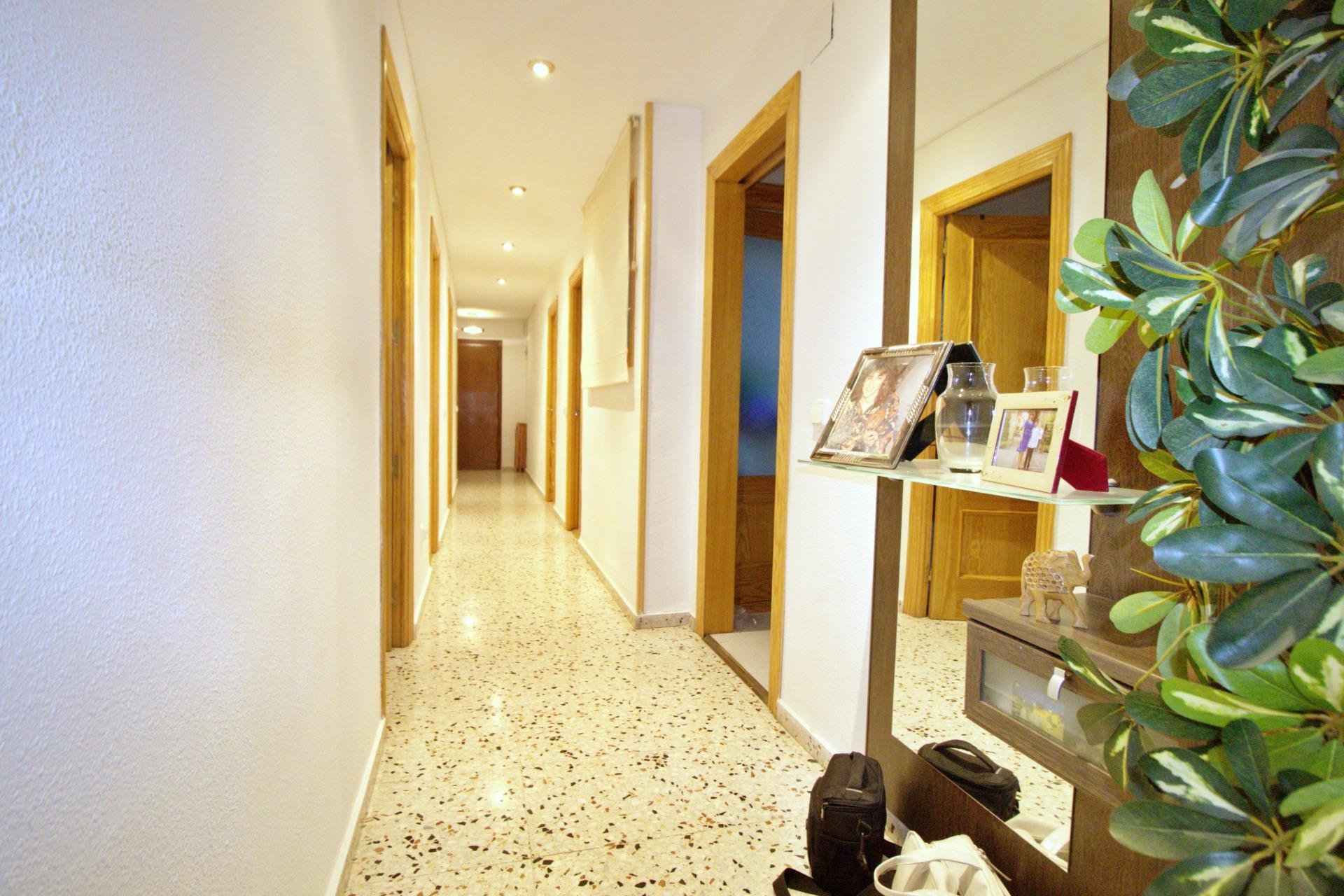 Wiederverkauf - Wohnung -
Alicante - Benalua