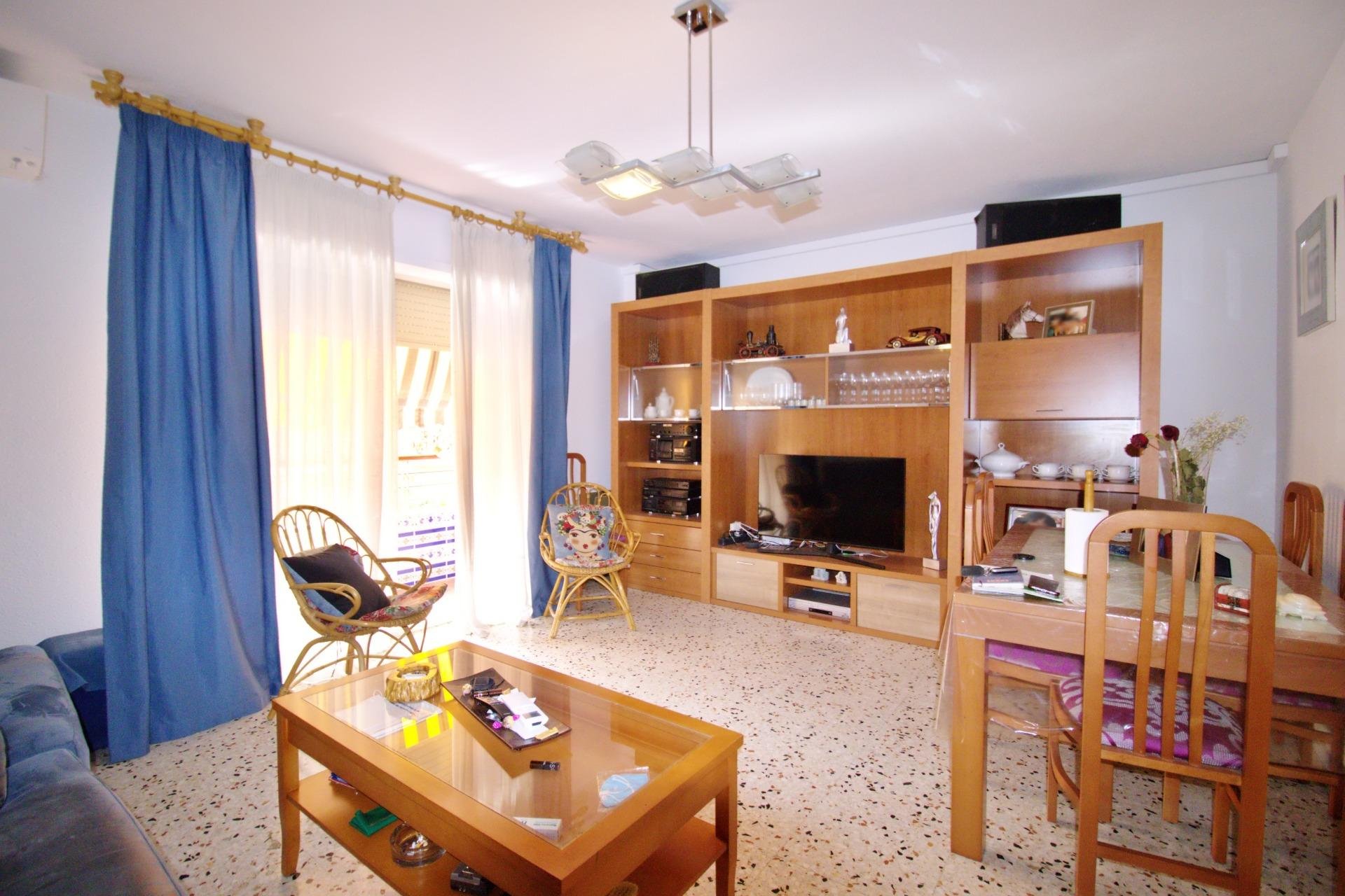 Wiederverkauf - Wohnung -
Alicante - Benalua