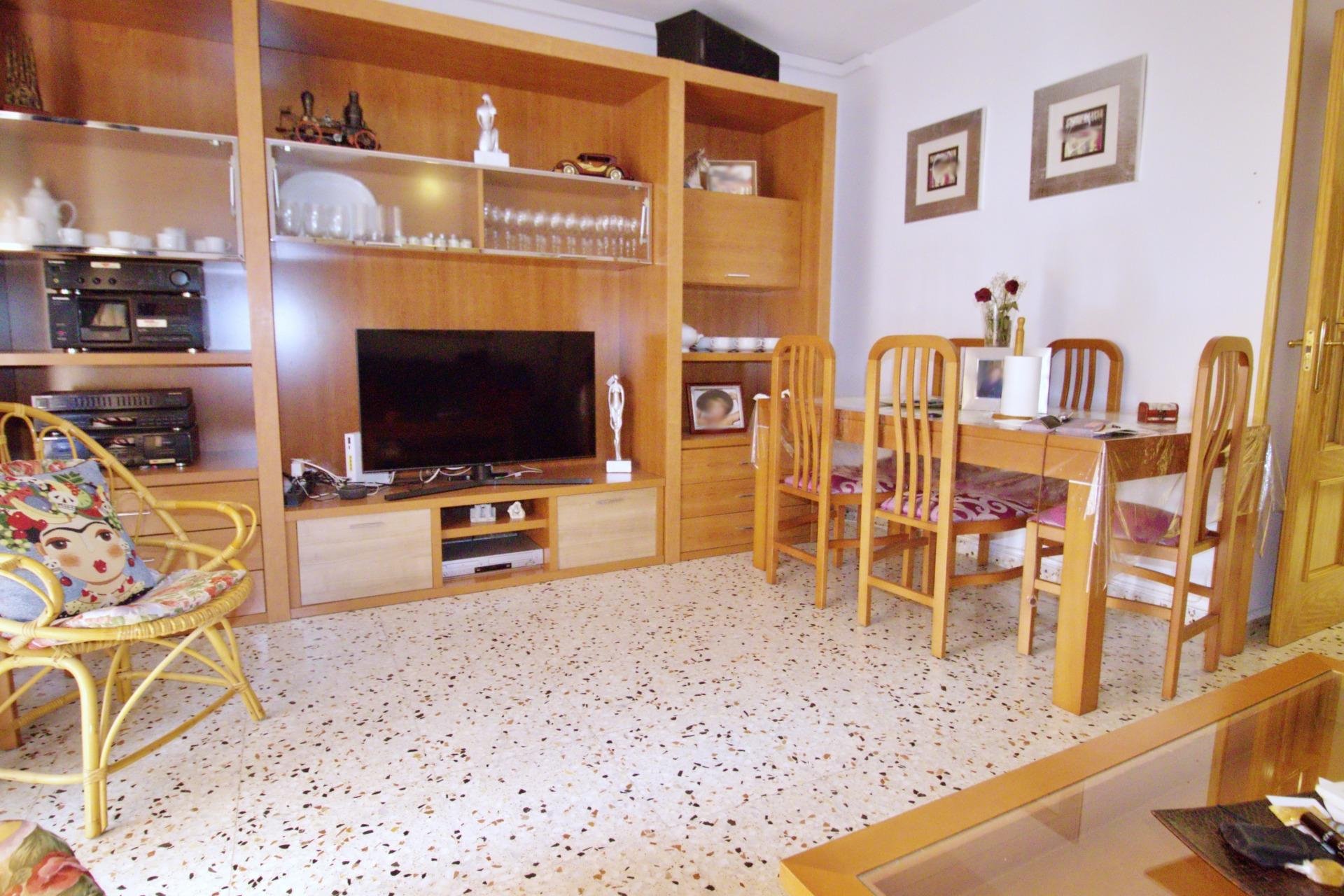 Wiederverkauf - Wohnung -
Alicante - Benalua