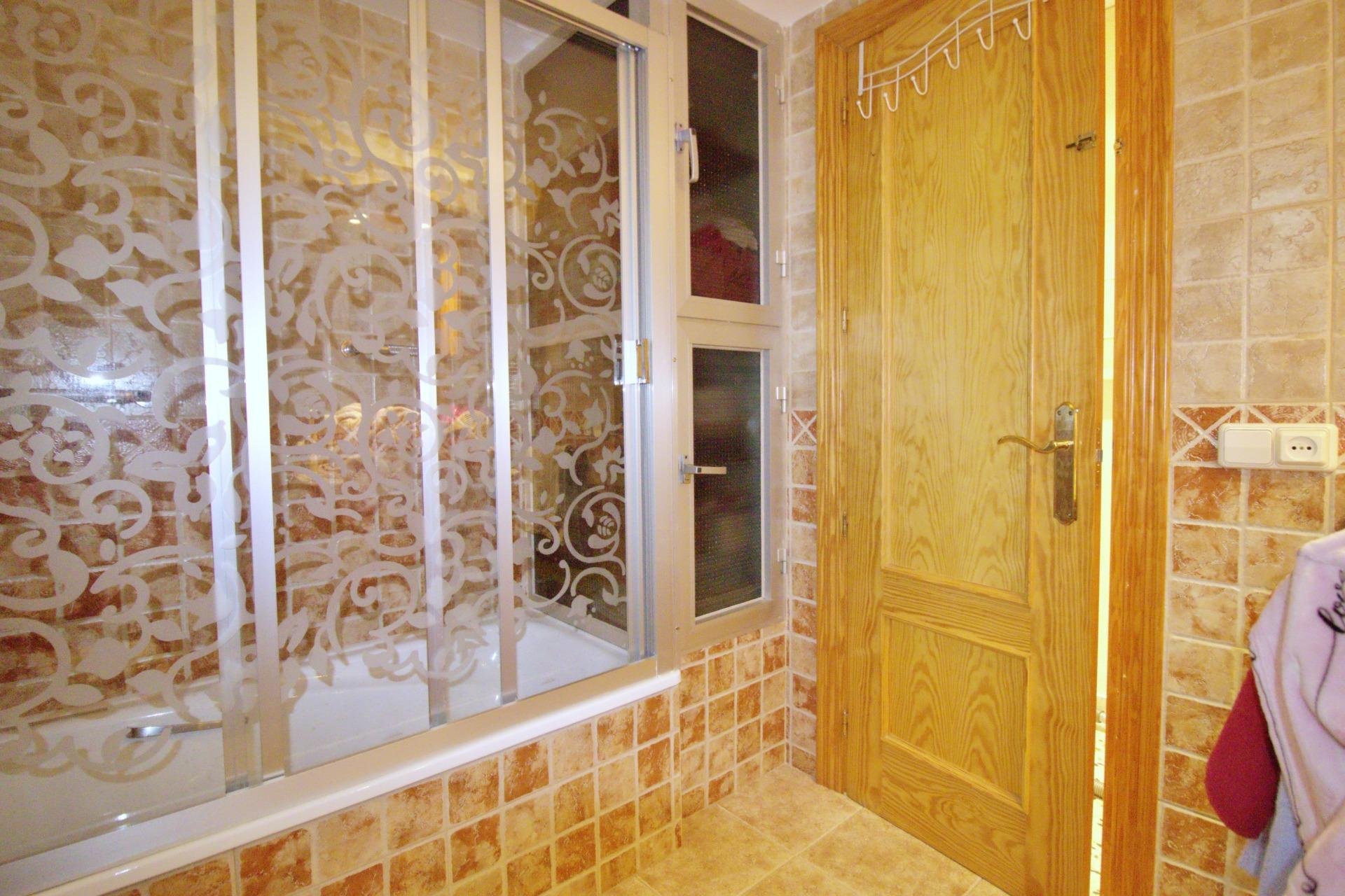 Wiederverkauf - Wohnung -
Alicante - Benalua