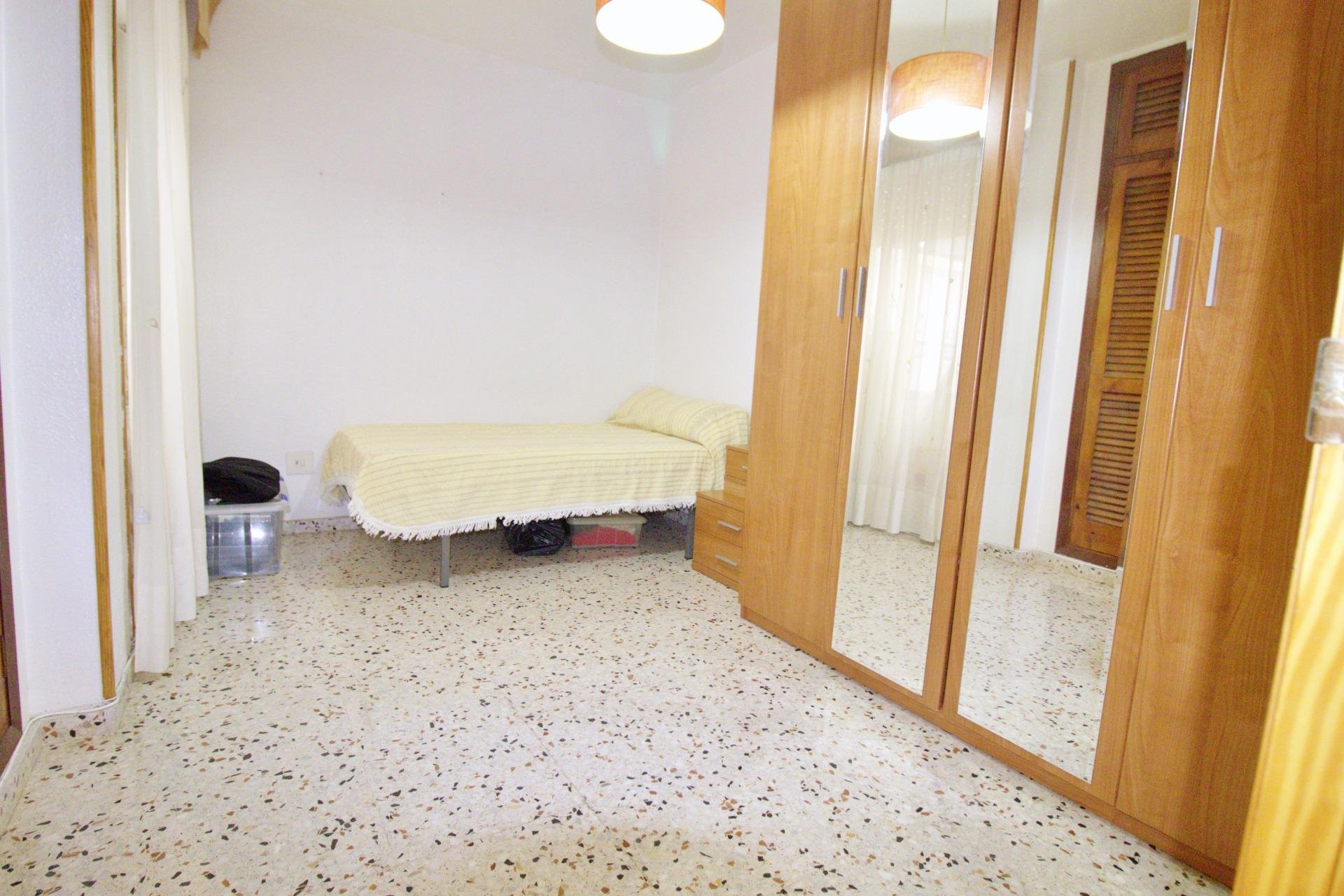 Wiederverkauf - Wohnung -
Alicante - Benalua