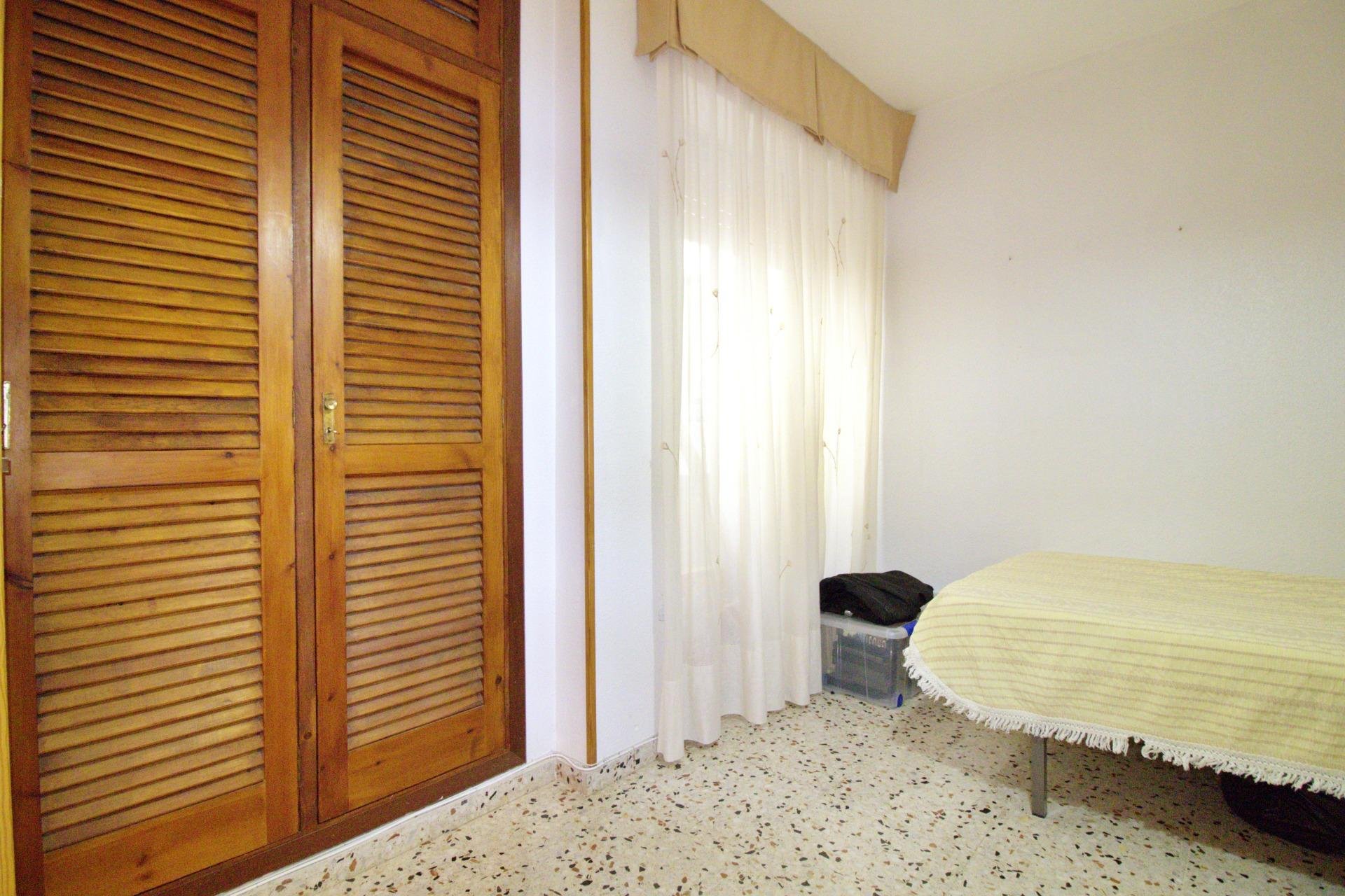 Wiederverkauf - Wohnung -
Alicante - Benalua