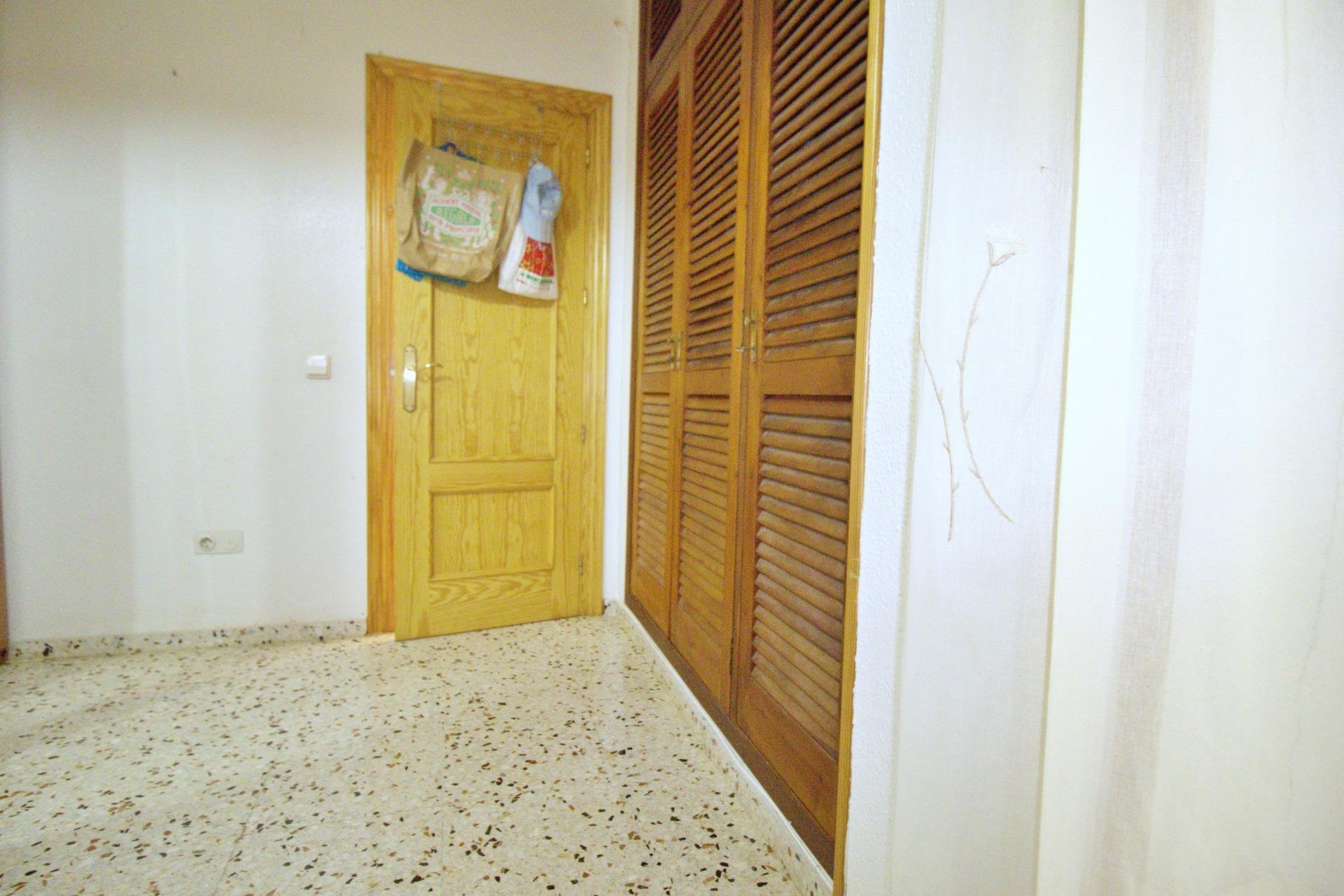 Wiederverkauf - Wohnung -
Alicante - Benalua