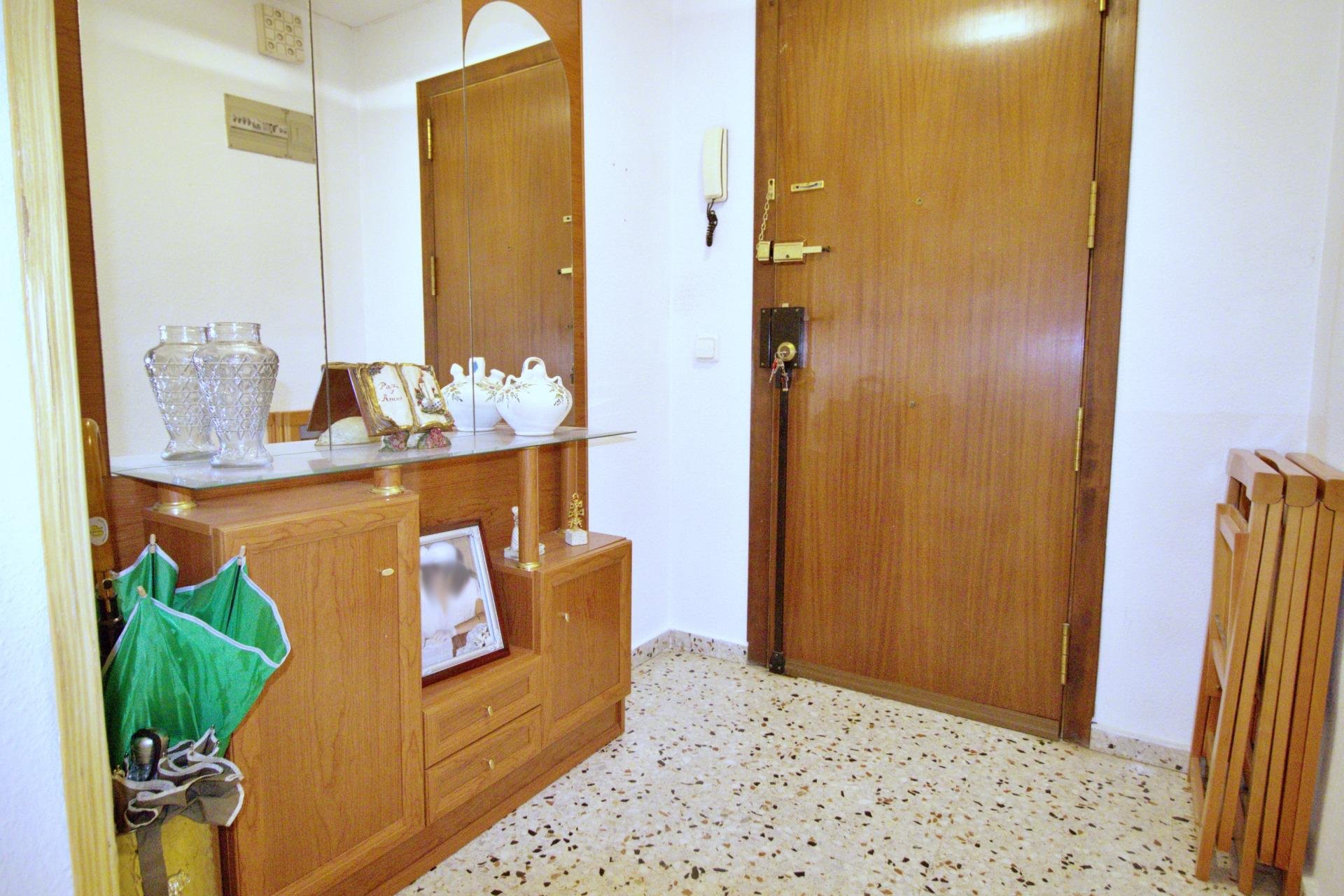 Wiederverkauf - Wohnung -
Alicante - Benalua