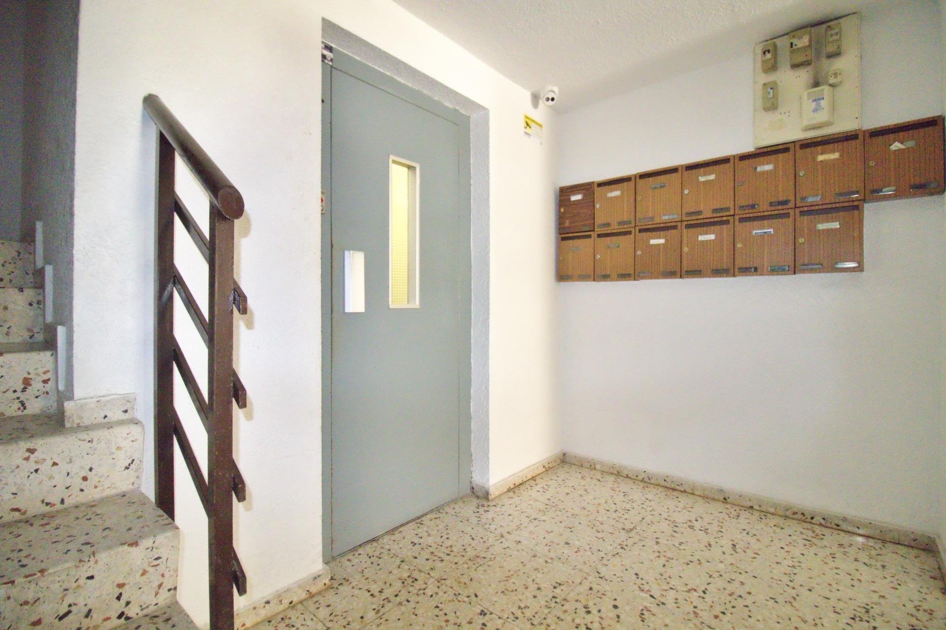 Wiederverkauf - Wohnung -
Alicante - Benalua