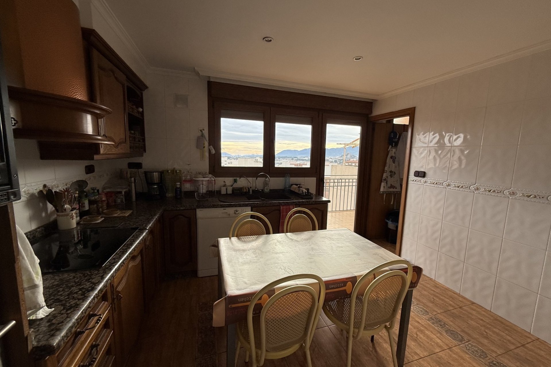 Wiederverkauf - Wohnung -
Onil - Costa Blanca