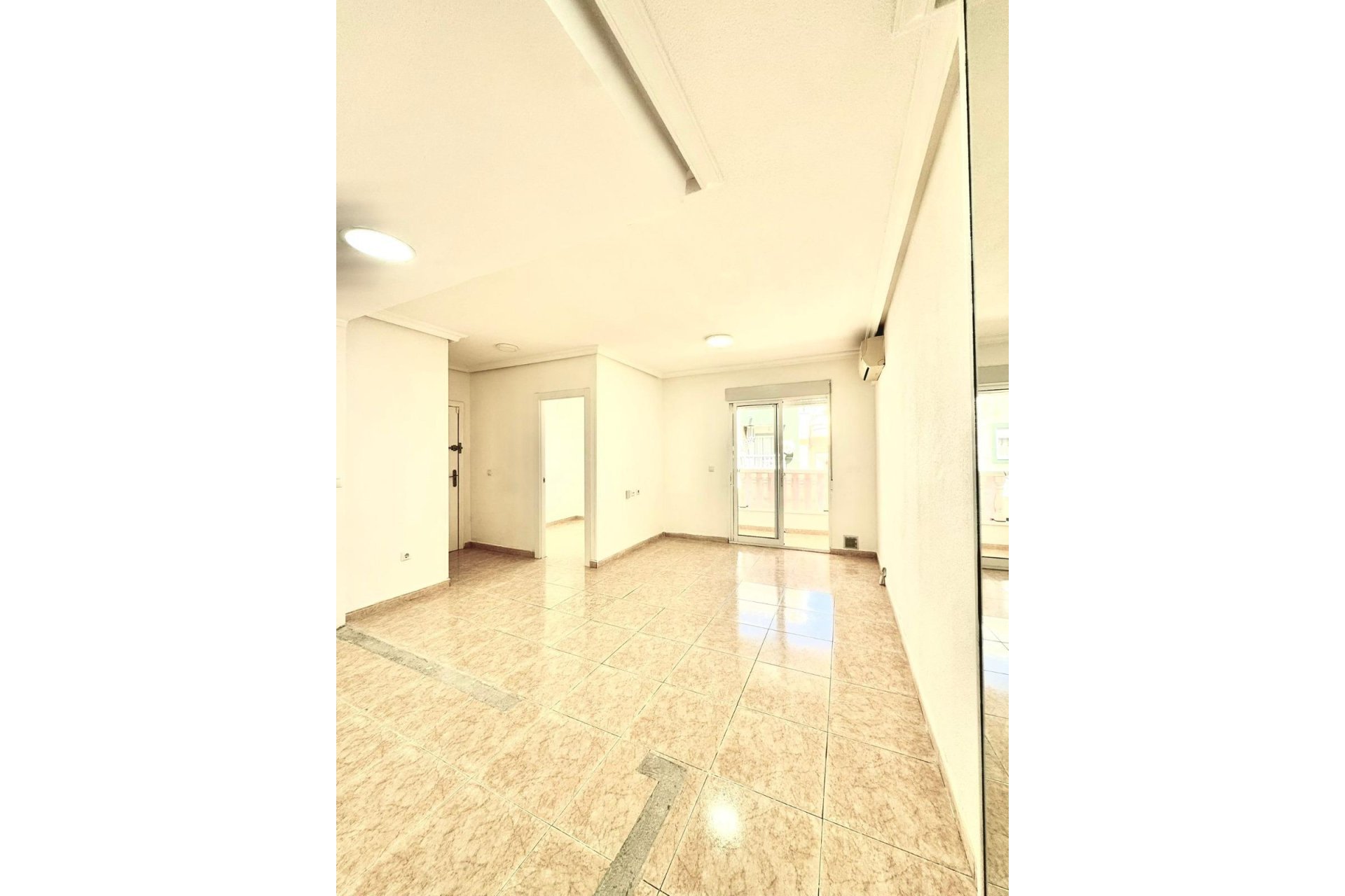 Wiederverkauf - Wohnung -
Torrevieja - Centro