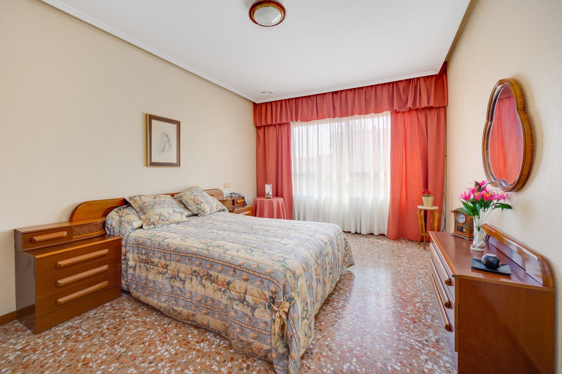 Wiederverkauf - Wohnung -
Torrevieja - Centro
