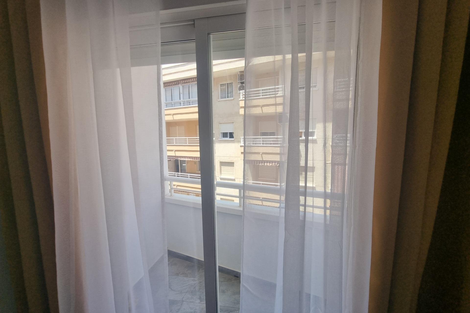 Wiederverkauf - Wohnung -
Torrevieja - Estacion De Autobuses