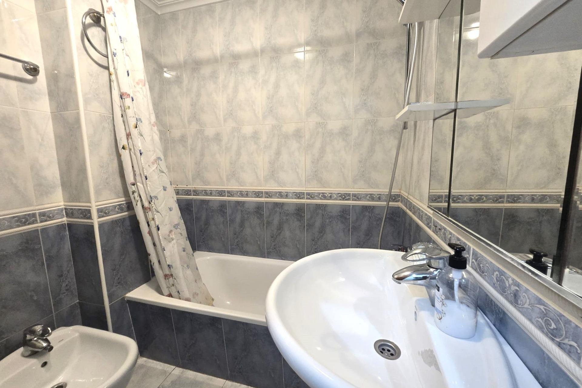Wiederverkauf - Wohnung -
Torrevieja - Las Piscinas Naturales