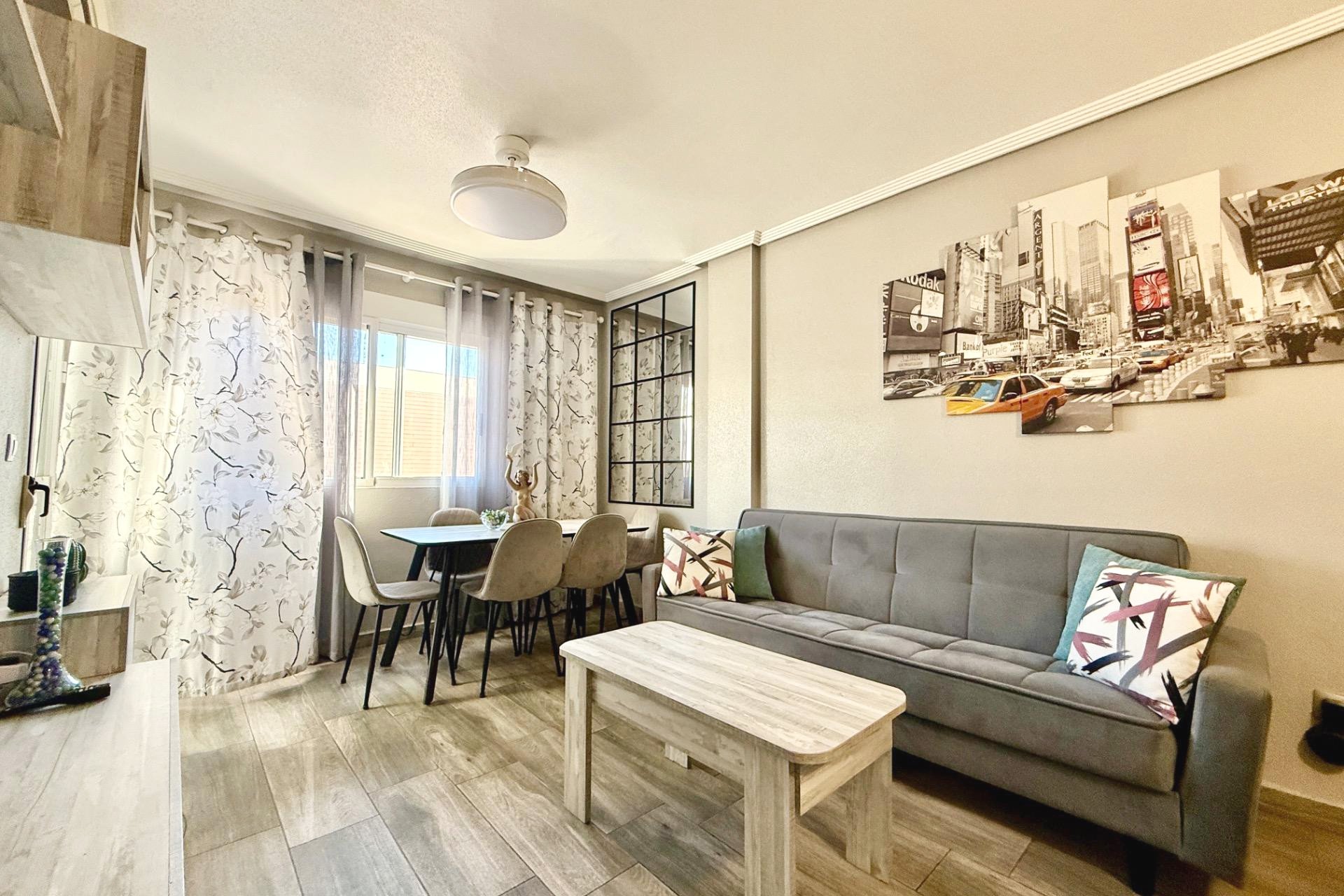 Wiederverkauf - Wohnung -
Torrevieja - PARQUE DE LAS NACIONES