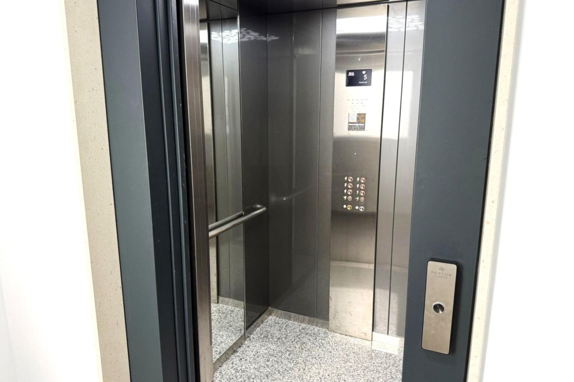 Wiederverkauf - Wohnung -
Torrevieja - PARQUE DE LAS NACIONES