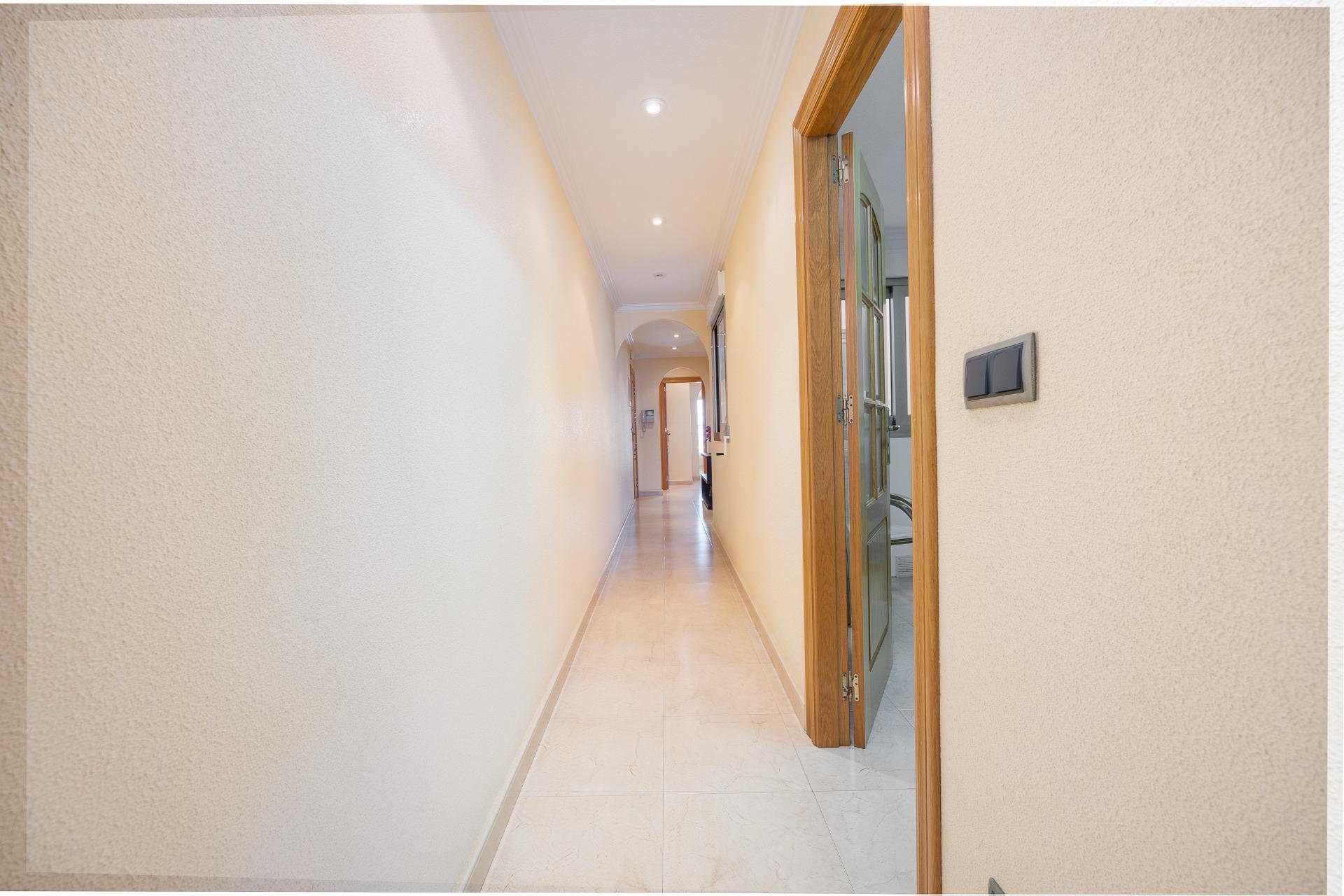 Wiederverkauf - Wohnung -
Torrevieja - Paseo Maritimo