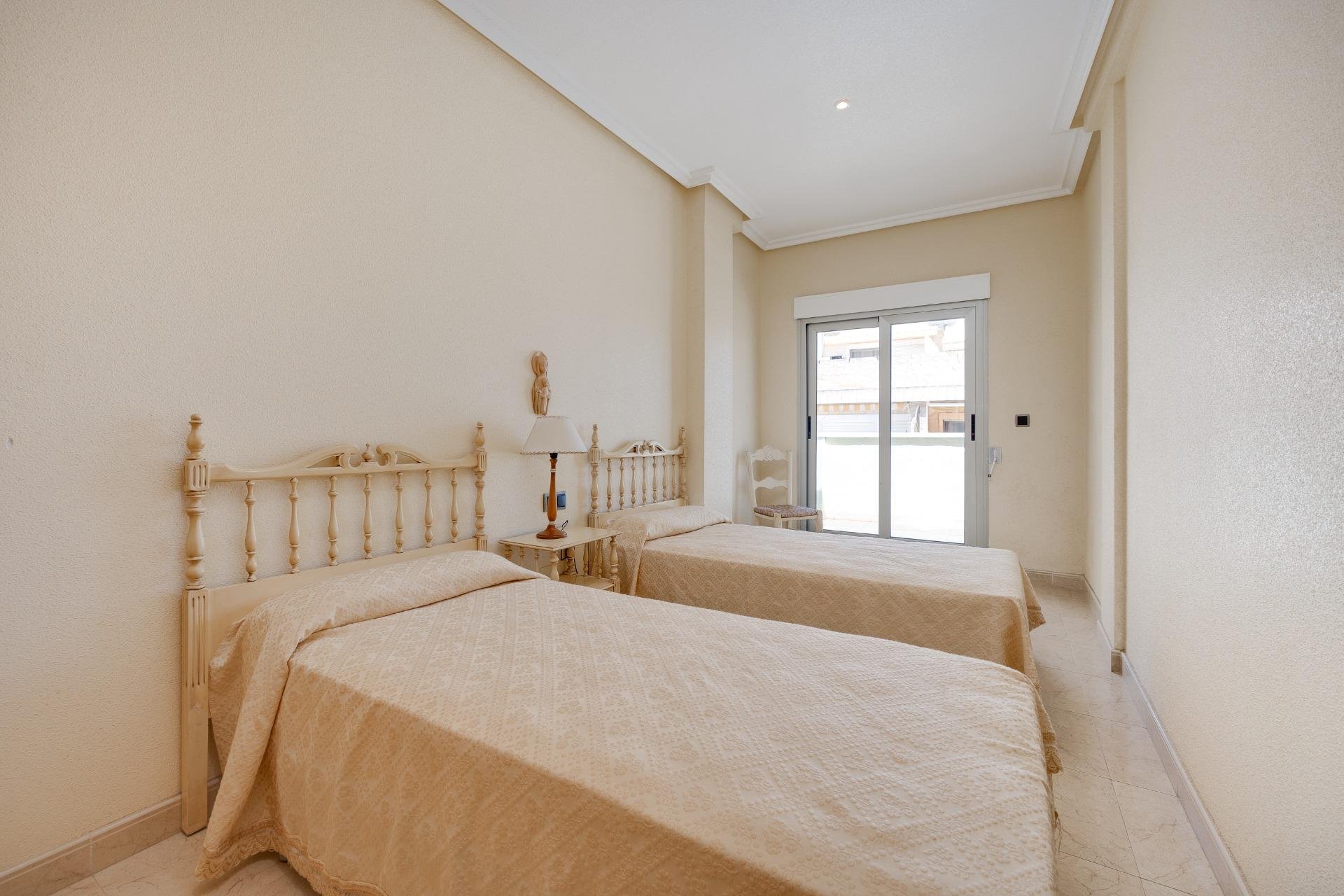 Wiederverkauf - Wohnung -
Torrevieja - Paseo Maritimo