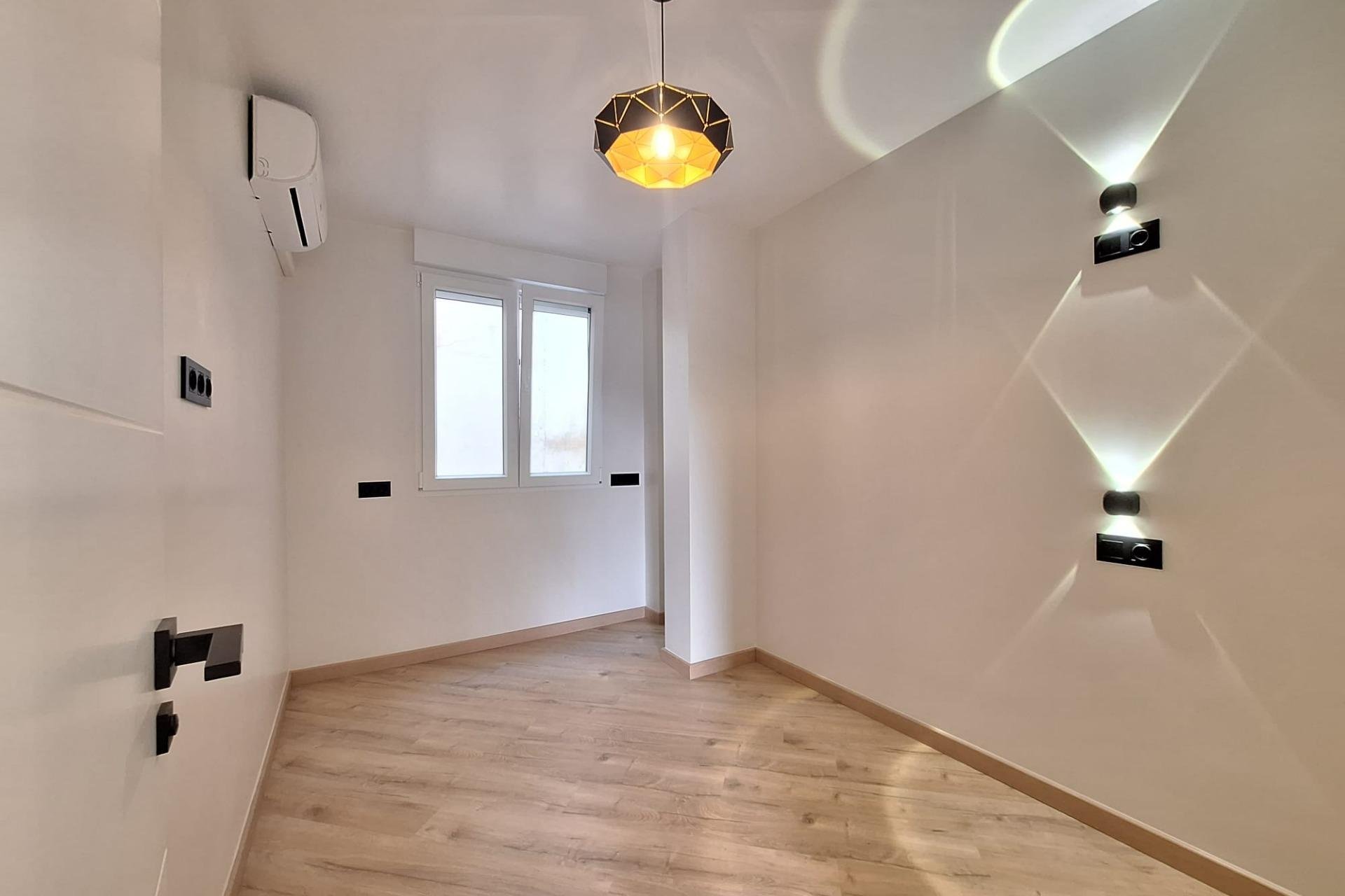 Wiederverkauf - Wohnung -
Torrevieja - Playa de los Locos