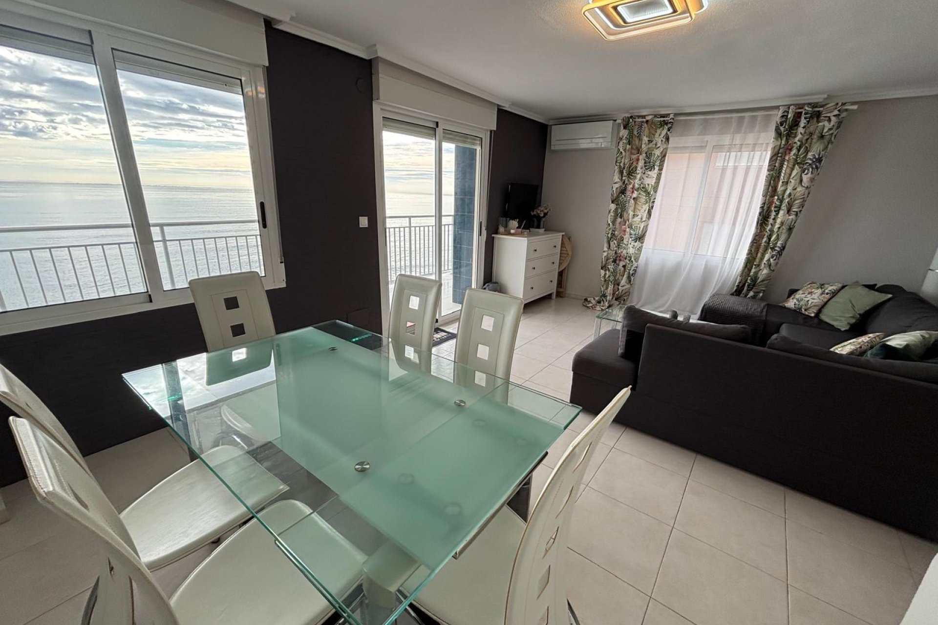 Wiederverkauf - Wohnung -
Torrevieja - Playa De Los Naufragos