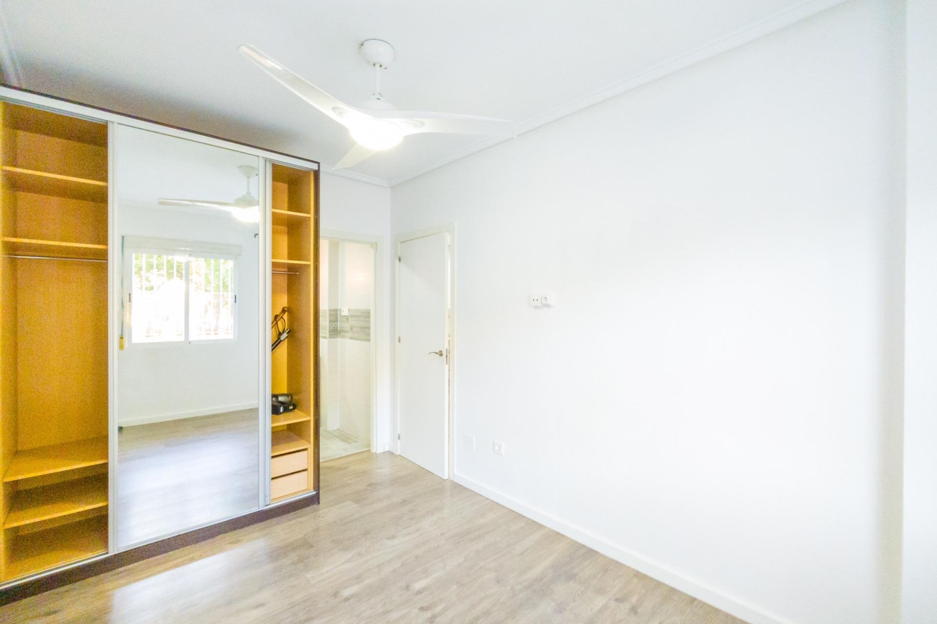 Wiederverkauf - Wohnung -
Torrevieja