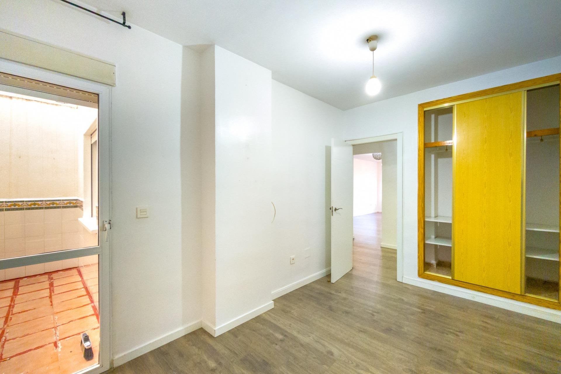 Wiederverkauf - Wohnung -
Torrevieja