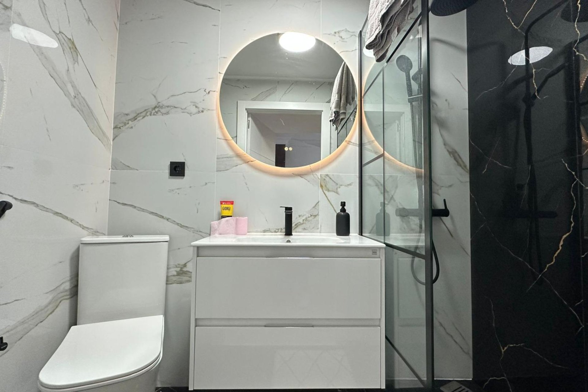 Wiederverkauf - Wohnung -
Torrevieja