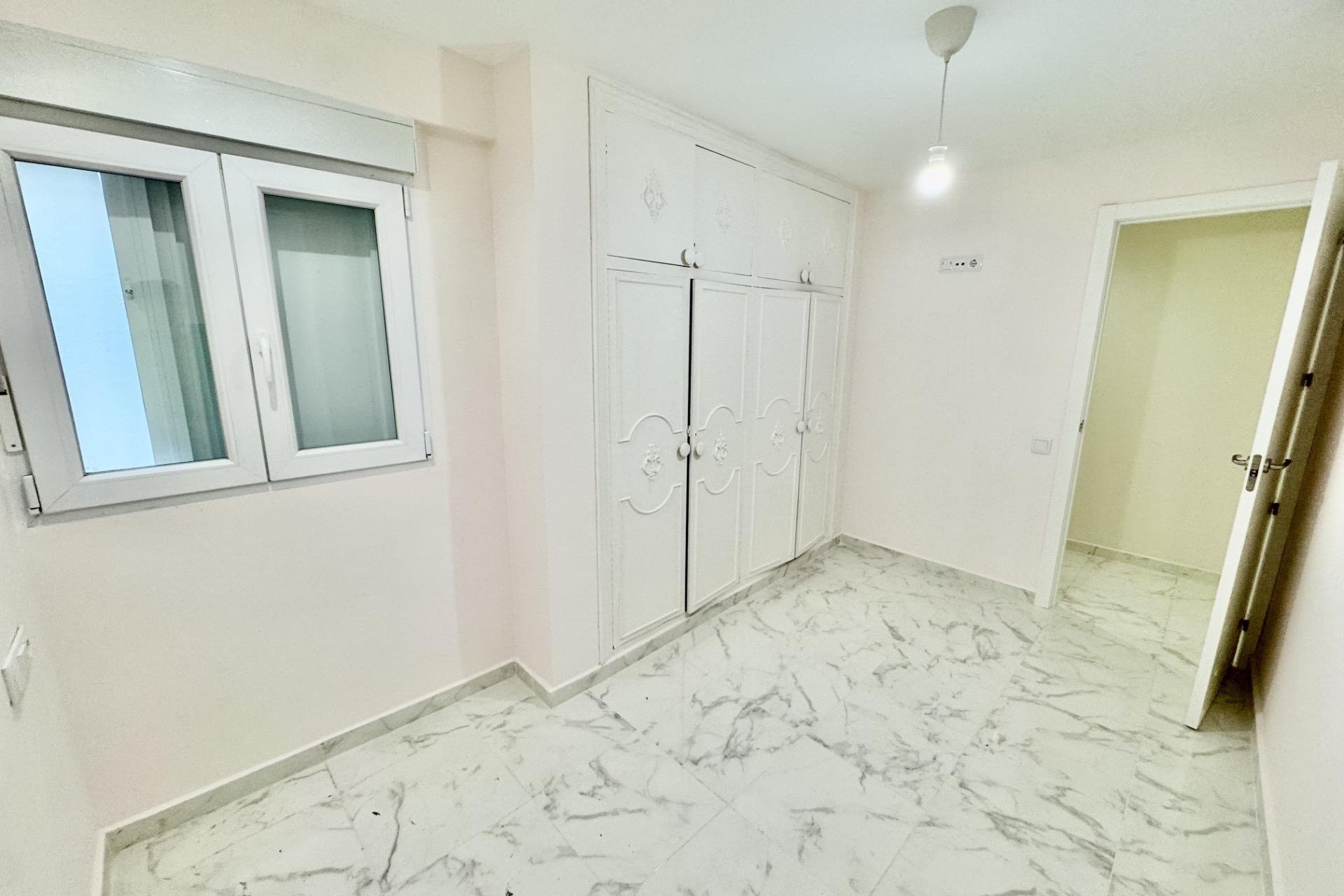 Wiederverkauf - Wohnung -
Torrevieja