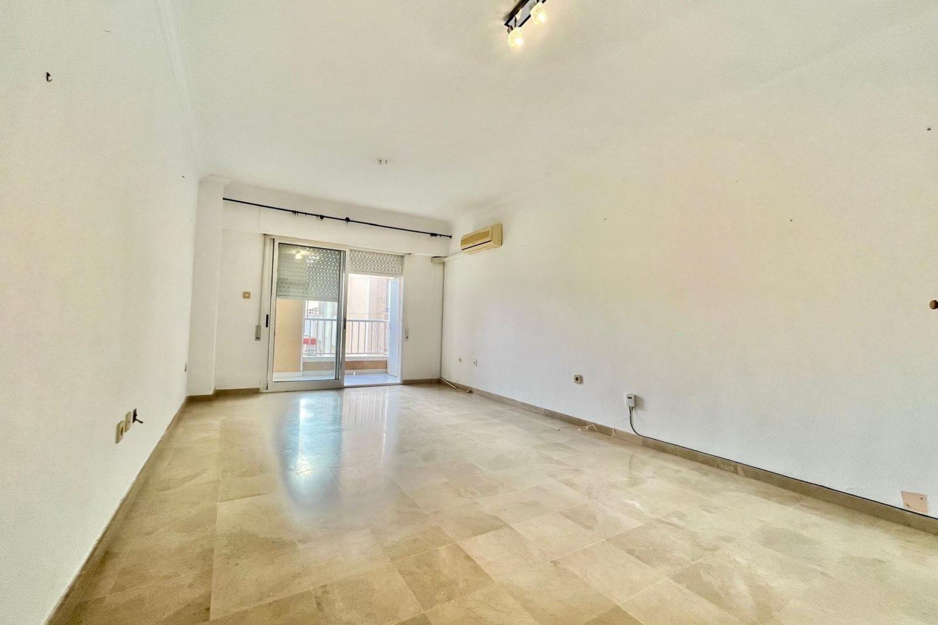Wiederverkauf - Wohnung -
Torrevieja