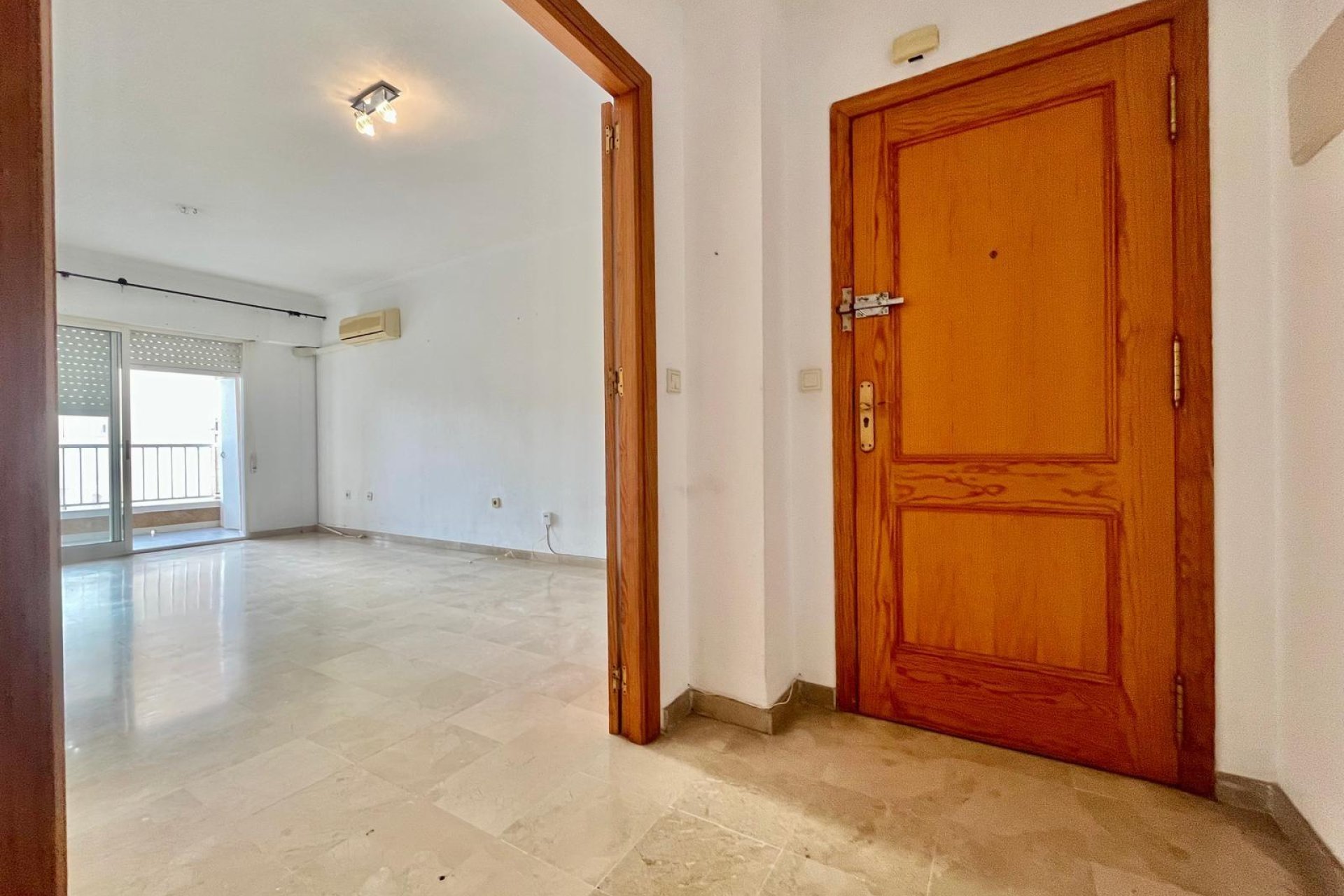 Wiederverkauf - Wohnung -
Torrevieja
