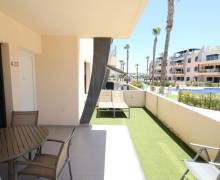 Viviendas modernas con terraza y piscina en Pilar de la Horadada