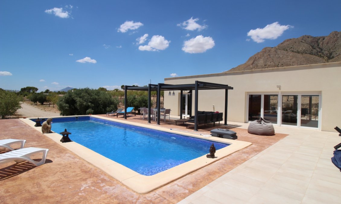 Segunda mano - Villa -
Macisvenda - Inland