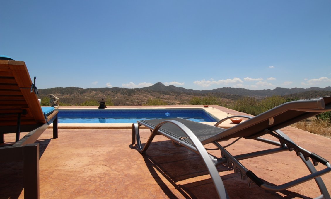 Segunda mano - Villa -
Macisvenda - Inland