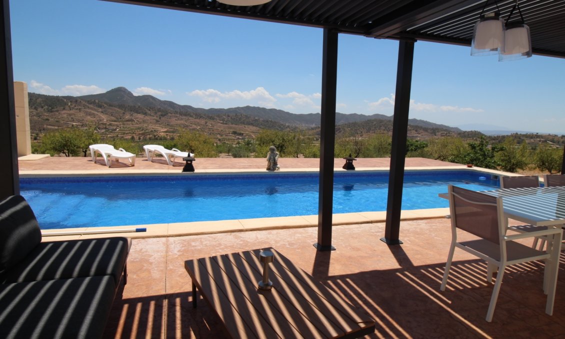 Segunda mano - Villa -
Macisvenda - Inland