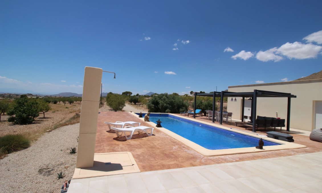 Segunda mano - Villa -
Macisvenda - Inland