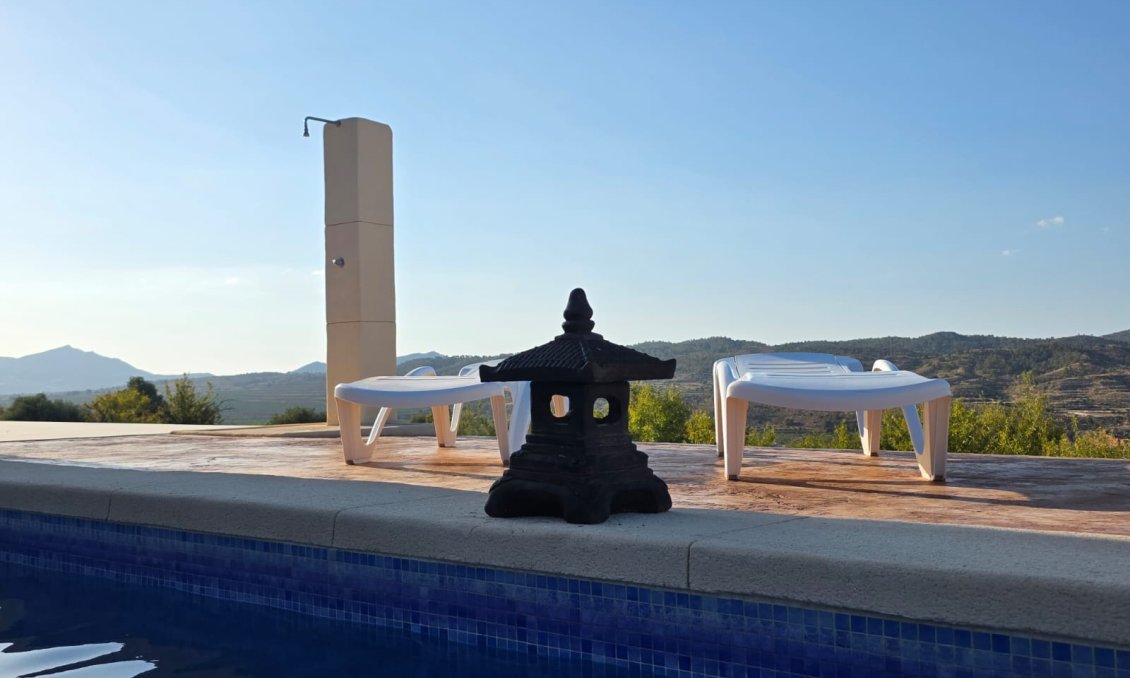 Segunda mano - Villa -
Macisvenda - Inland
